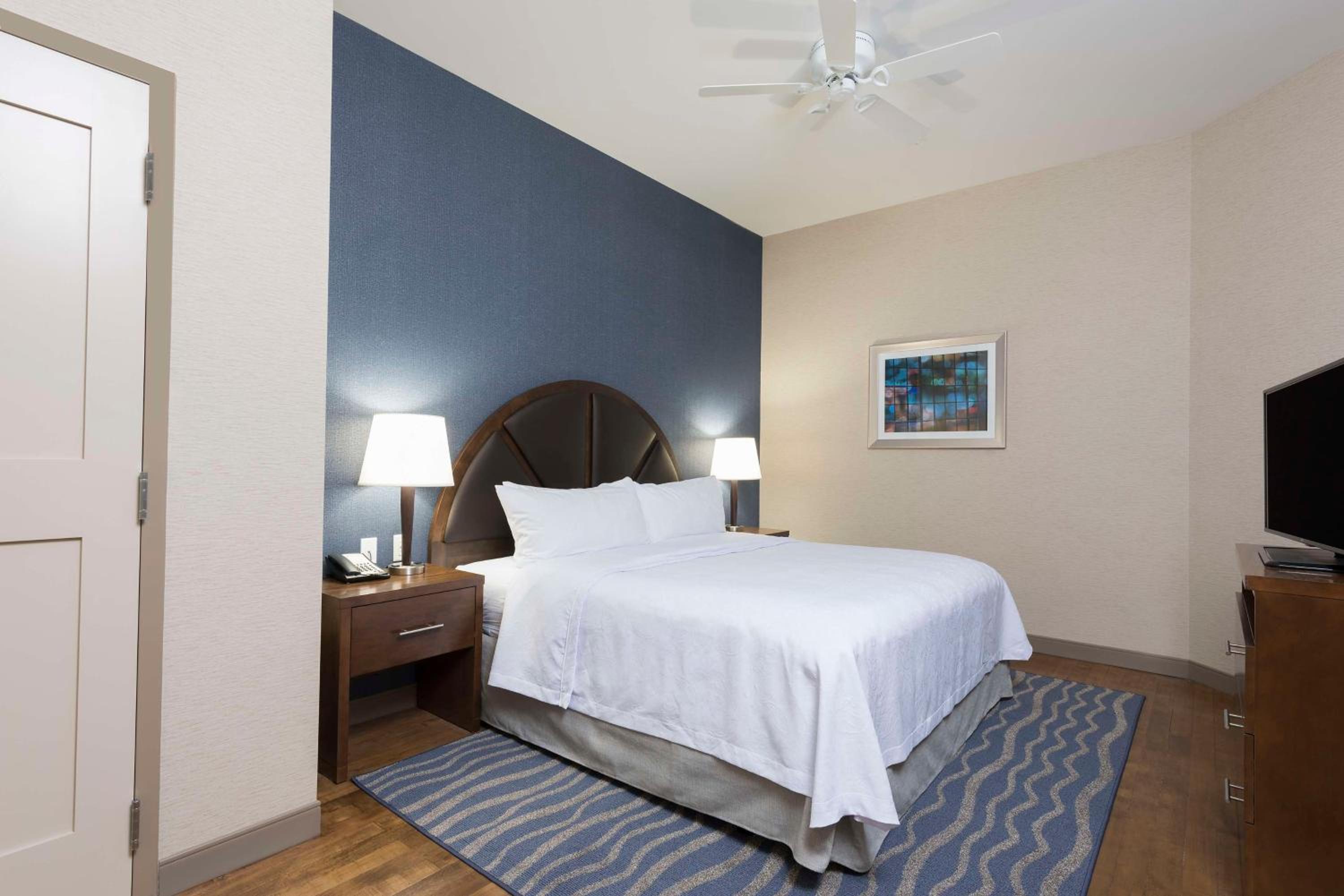 King Suite with City View - Non-Smoking photo 1