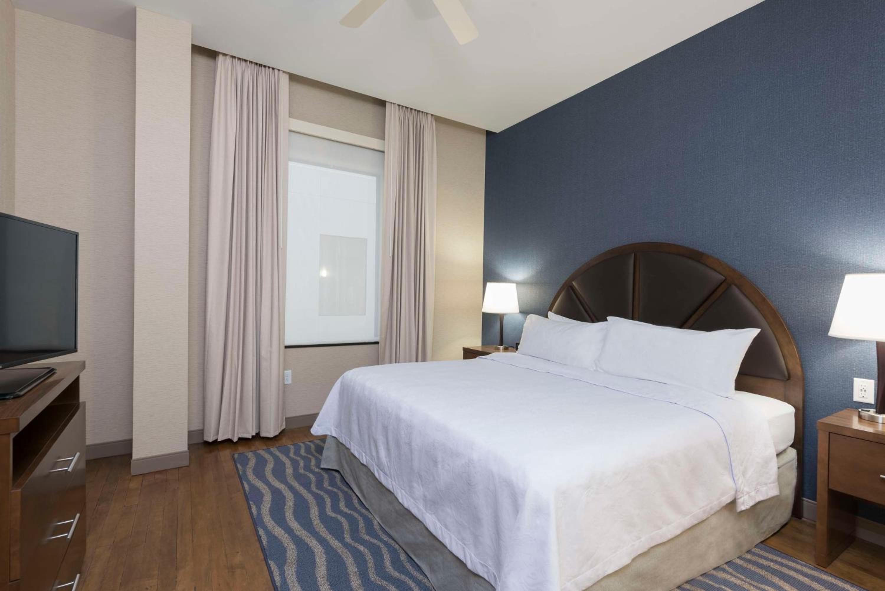 One-Bedroom King Suite - Non-Smoking photo 1