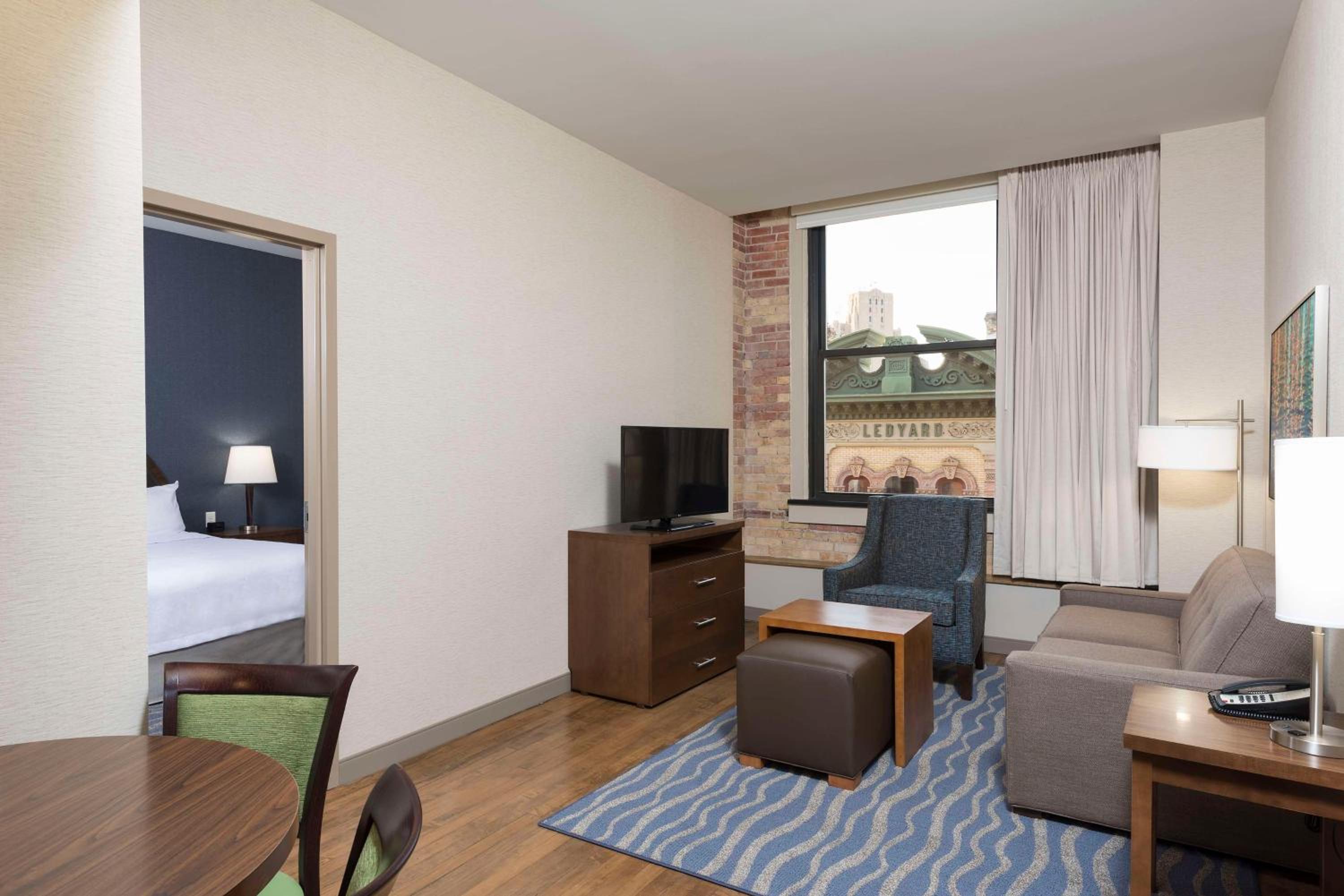 One-Bedroom King Suite - Non-Smoking photo 2