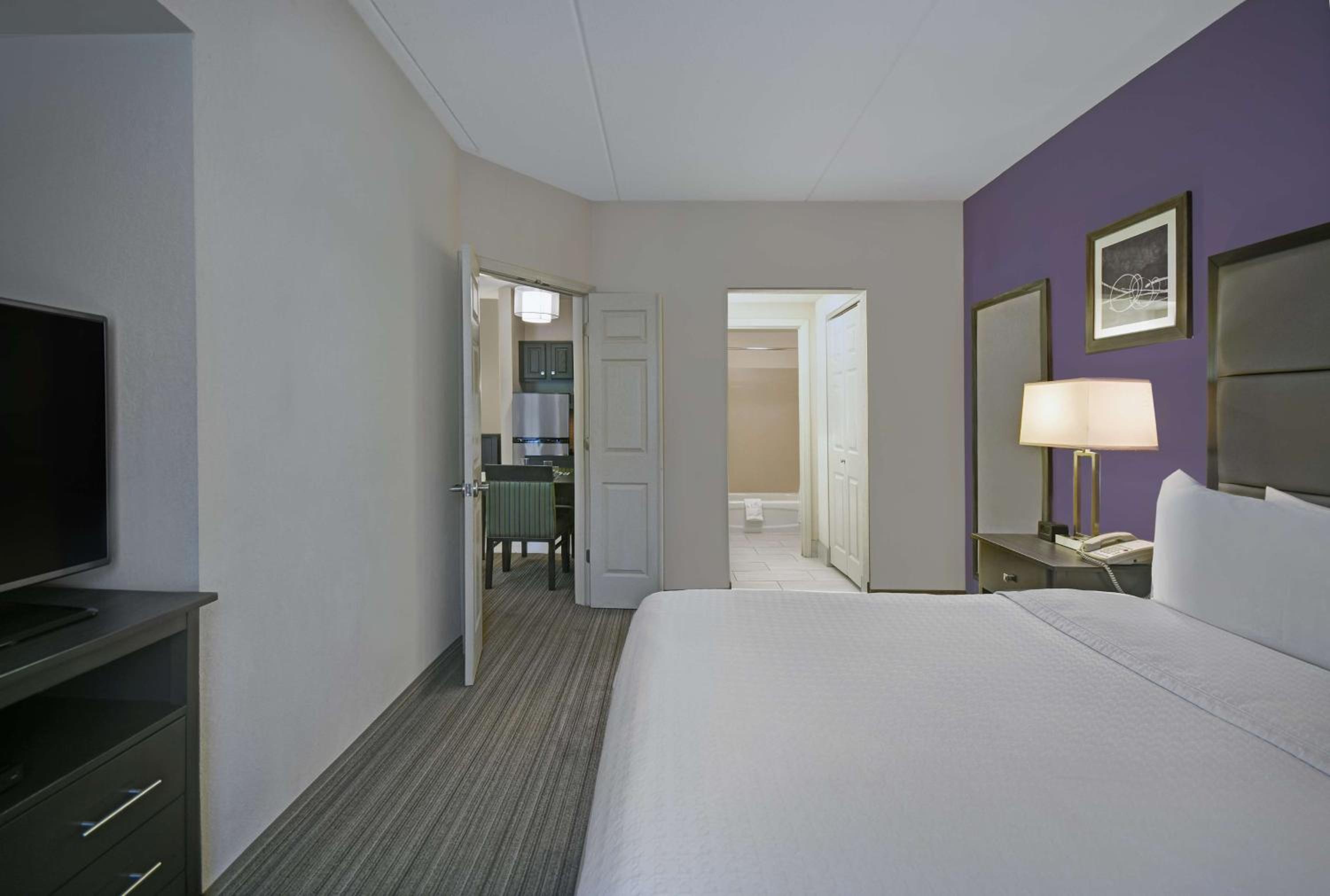 One-Bedroom King Suite - Non-Smoking - Photo 5