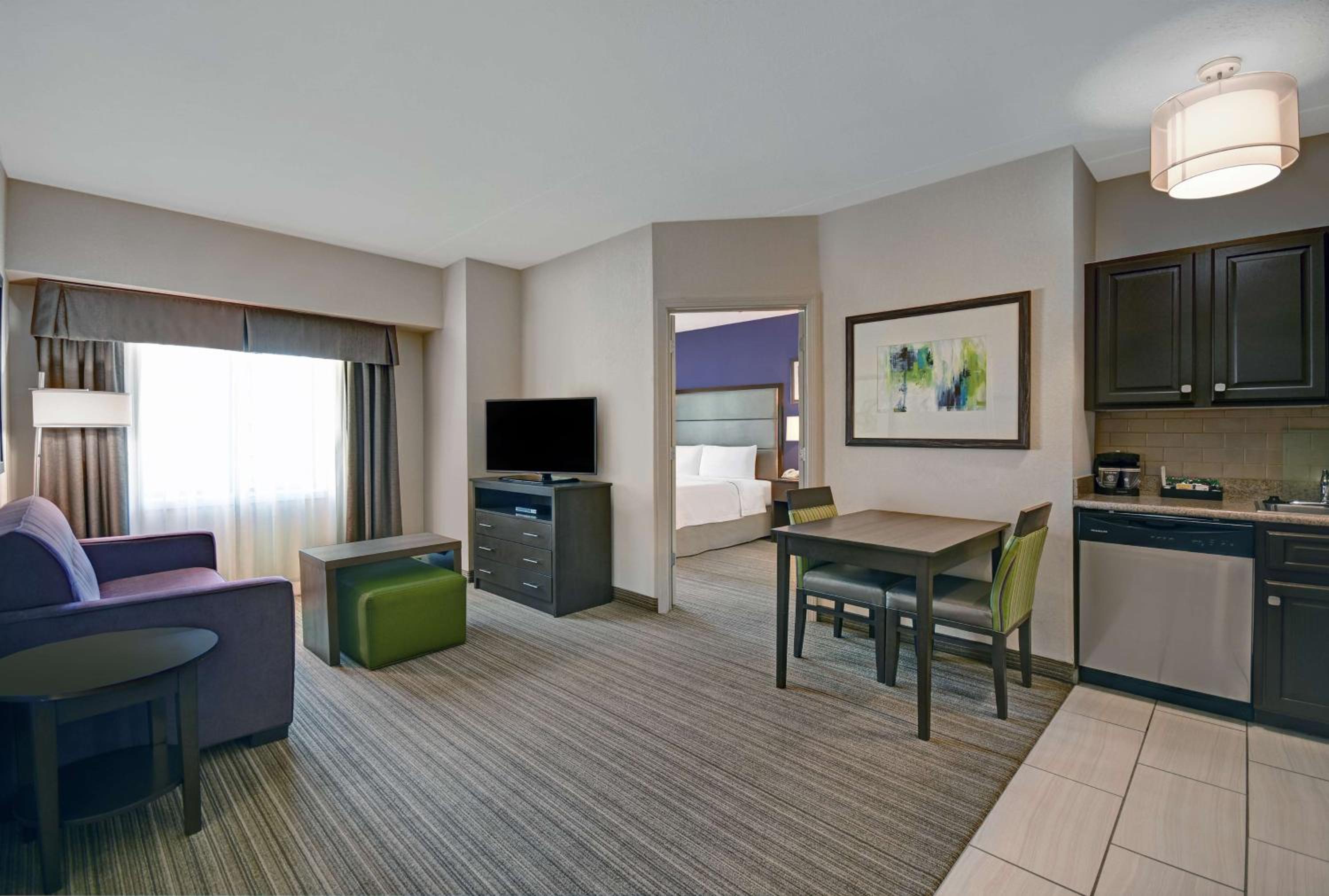 One-Bedroom King Suite - Non-Smoking - Photo 2