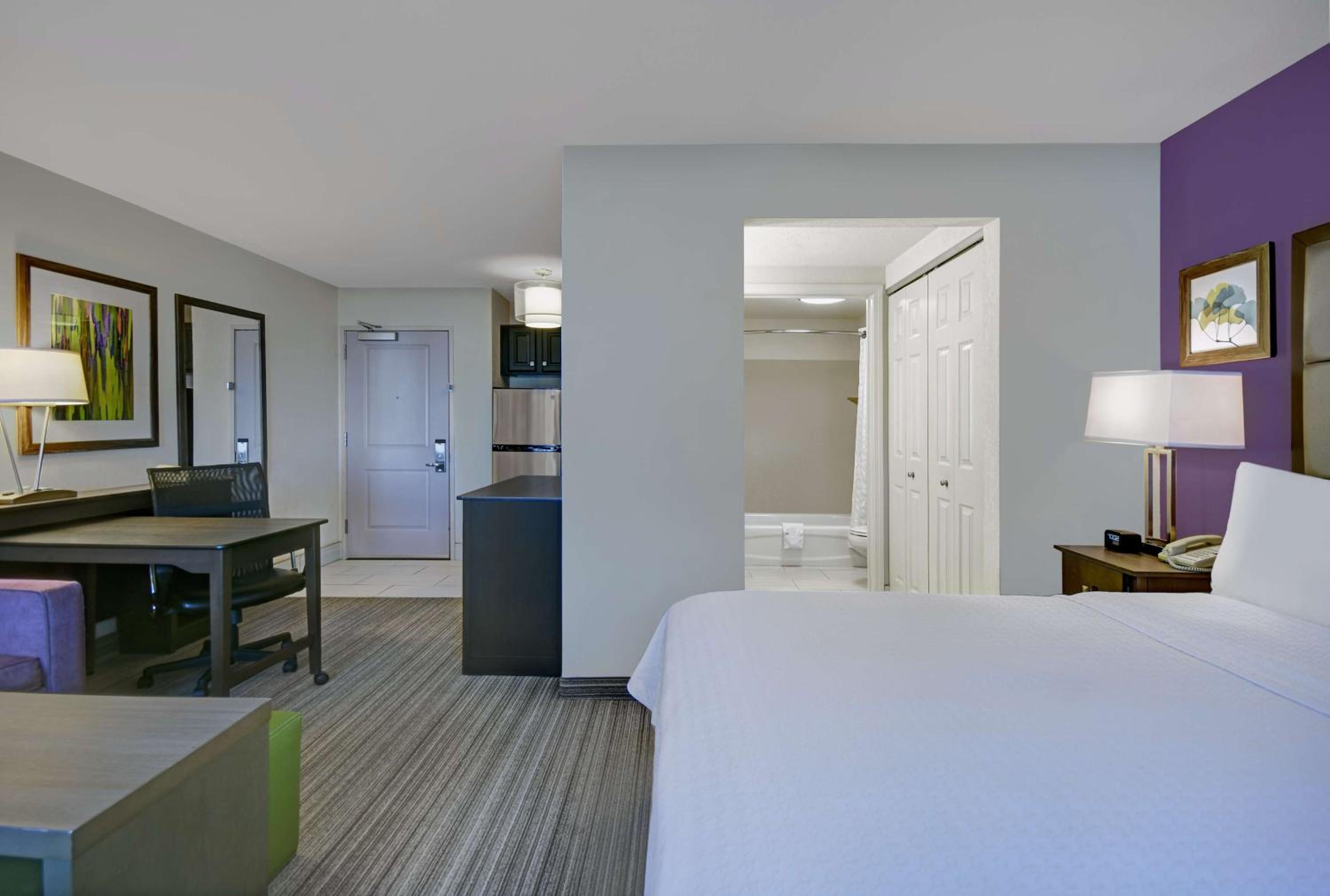 King Studio Suite - Non-Smoking - Photo 2
