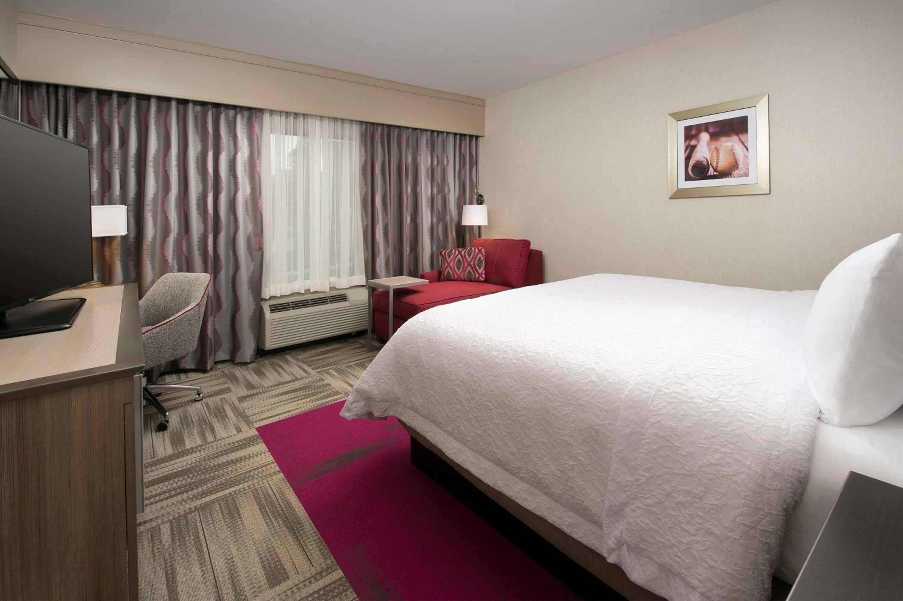 King Room - Non-Smoking photo 3