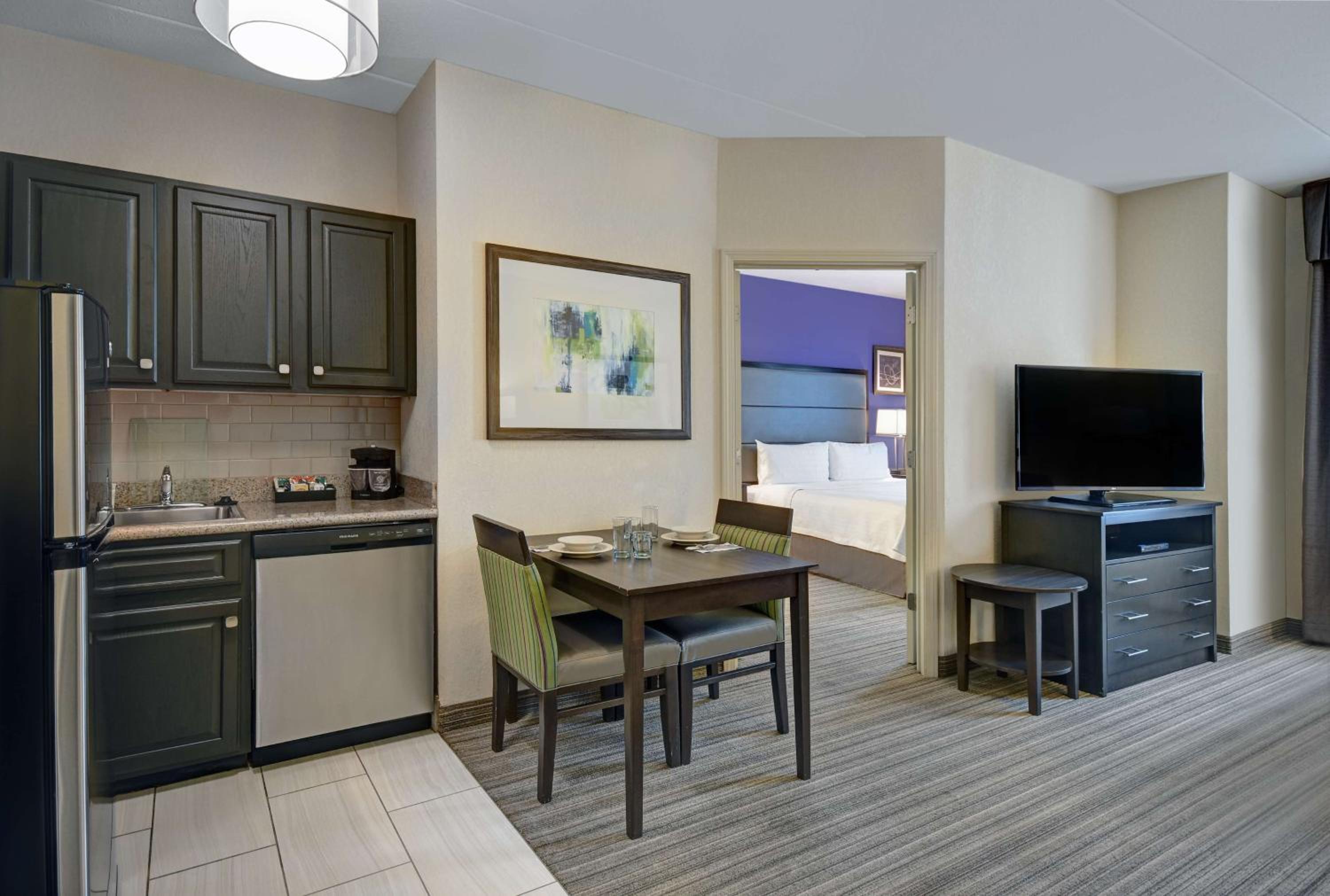 One-Bedroom King Suite - Non-Smoking - Photo 3