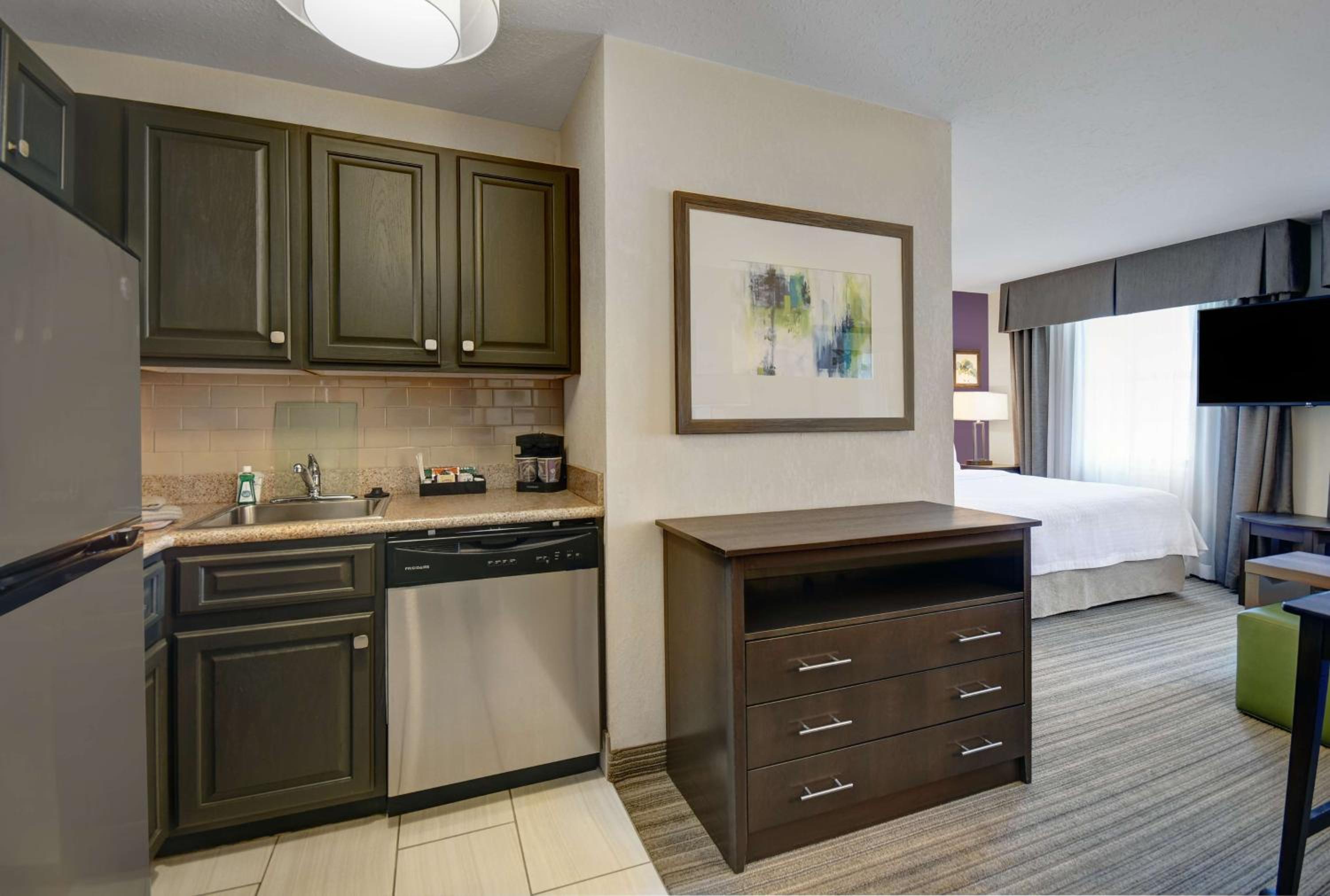 King Studio Suite - Non-Smoking - Photo 3