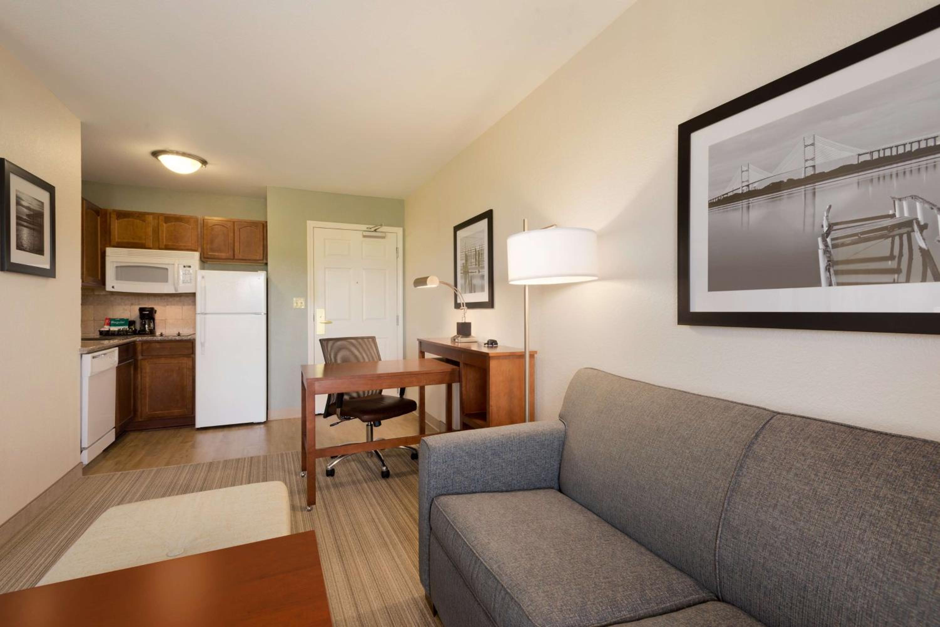 King Studio Suite - Non-Smoking - Photo 5