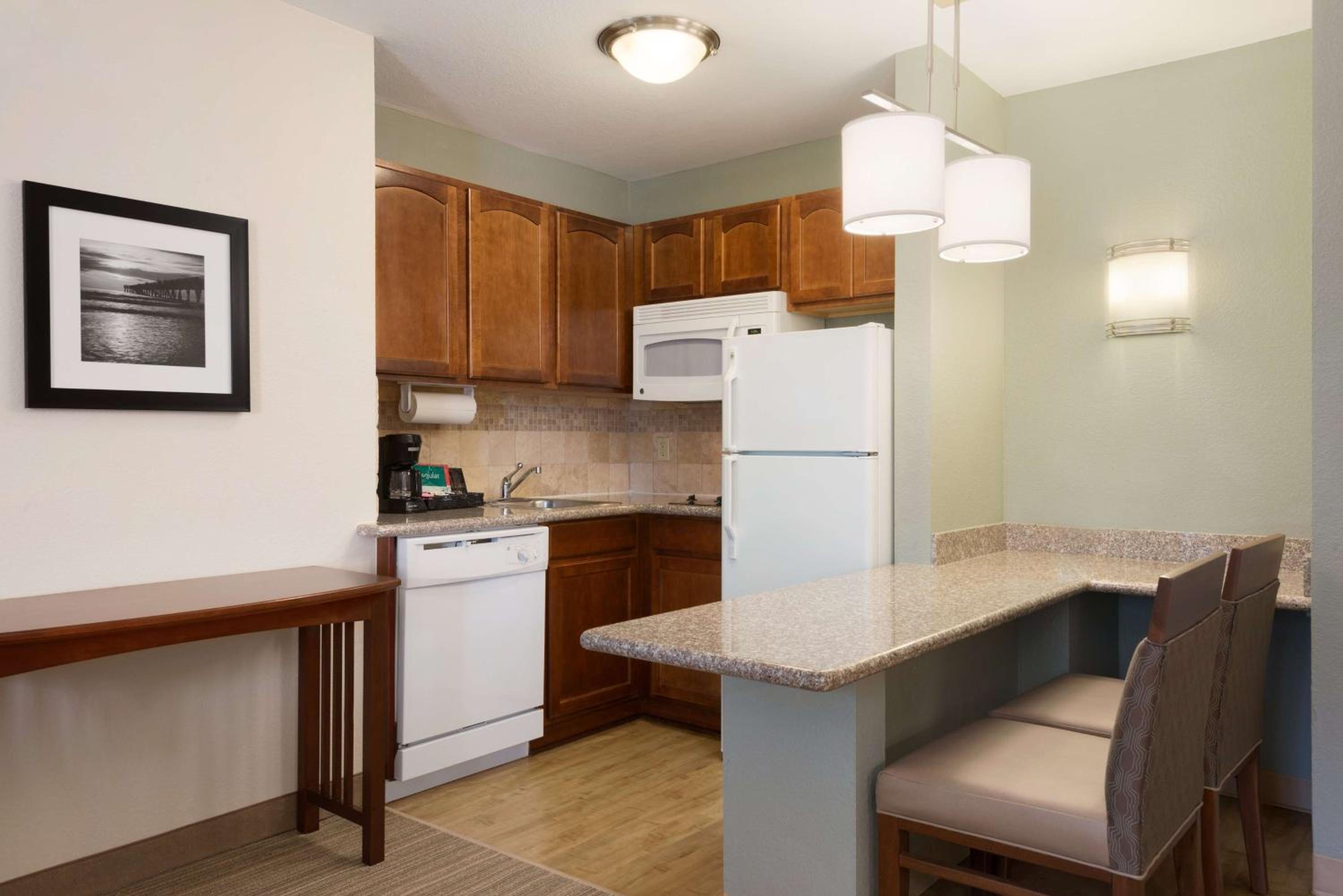 One-Bedroom King Suite - Non-Smoking - Photo 2