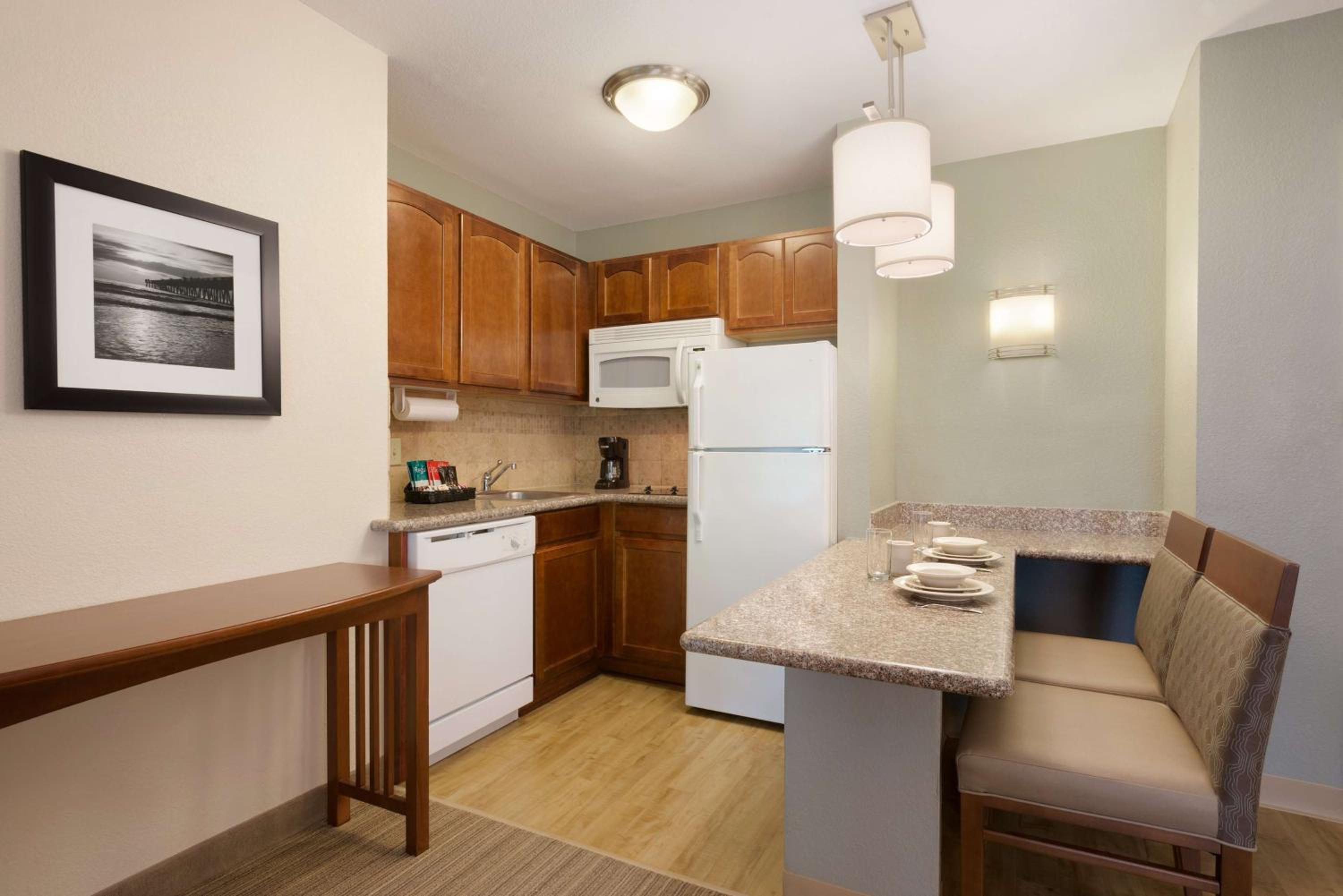 Two-Bedroom Suite - Non-Smoking - Photo 2