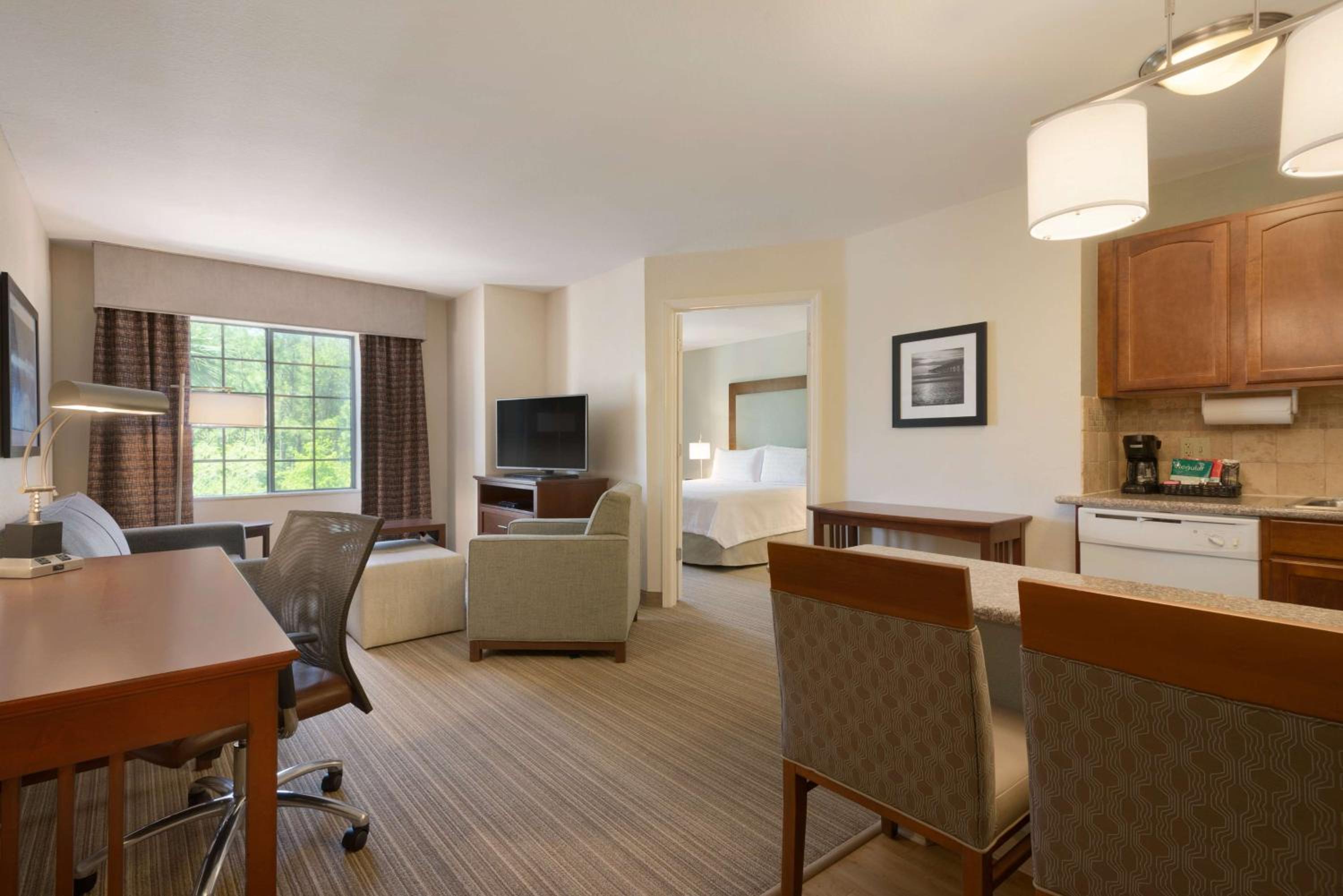 One-Bedroom King Suite - Non-Smoking - Photo 3