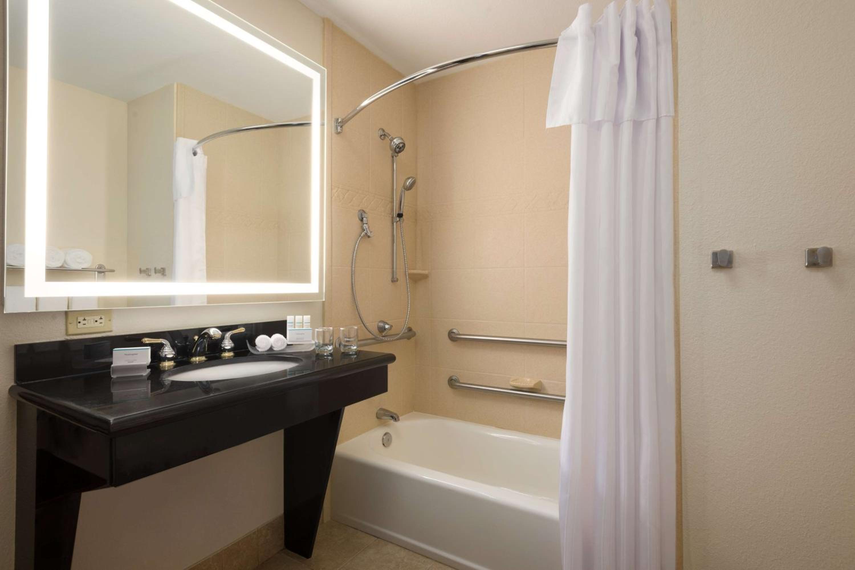 King Room - Mobility/Hearing Access - Photo 2
