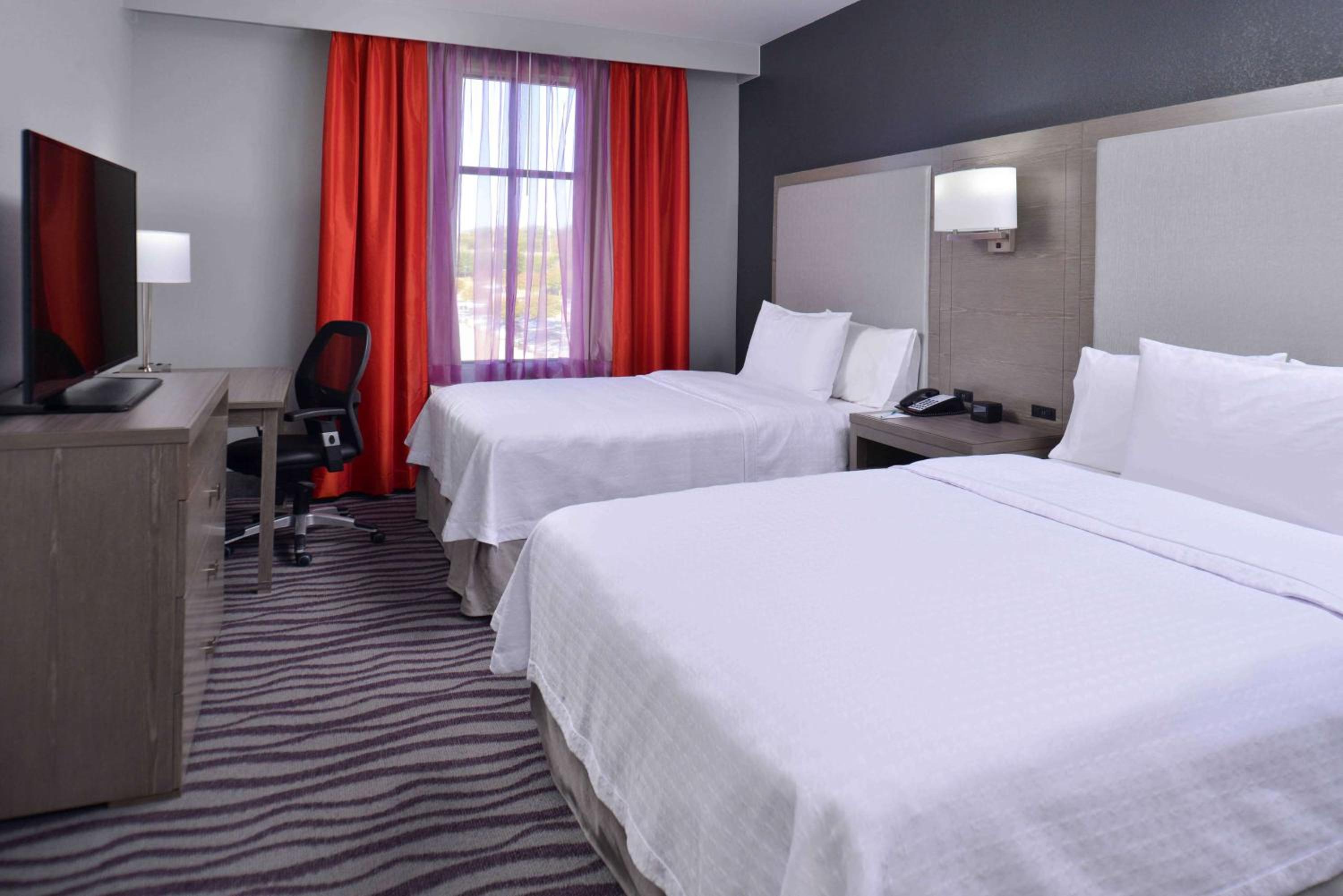 One-Bedroom Queen Suite with Two Queen Beds - Non-Smoking