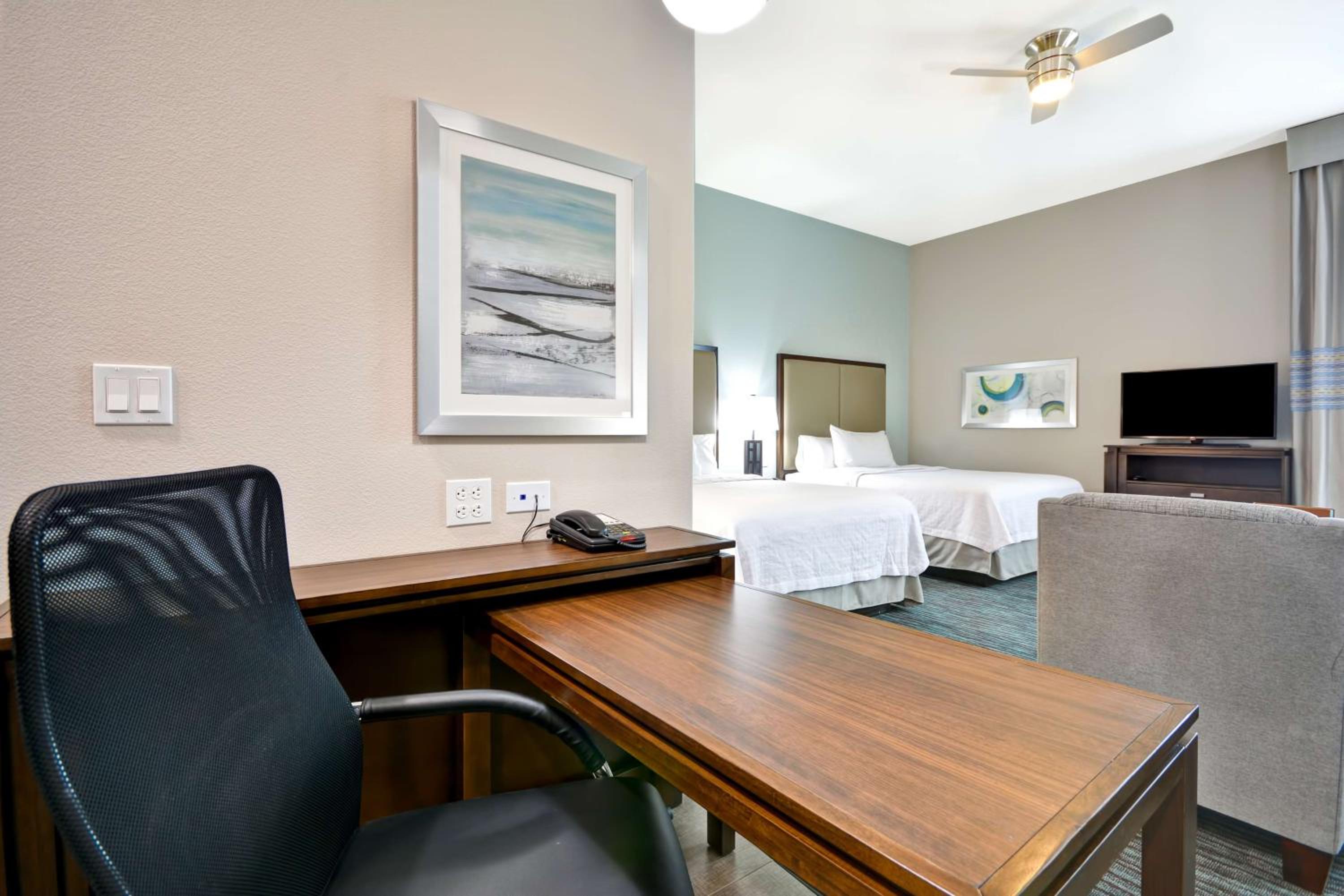 Studio Suite with Two Queen Beds and Ocean View photo 2