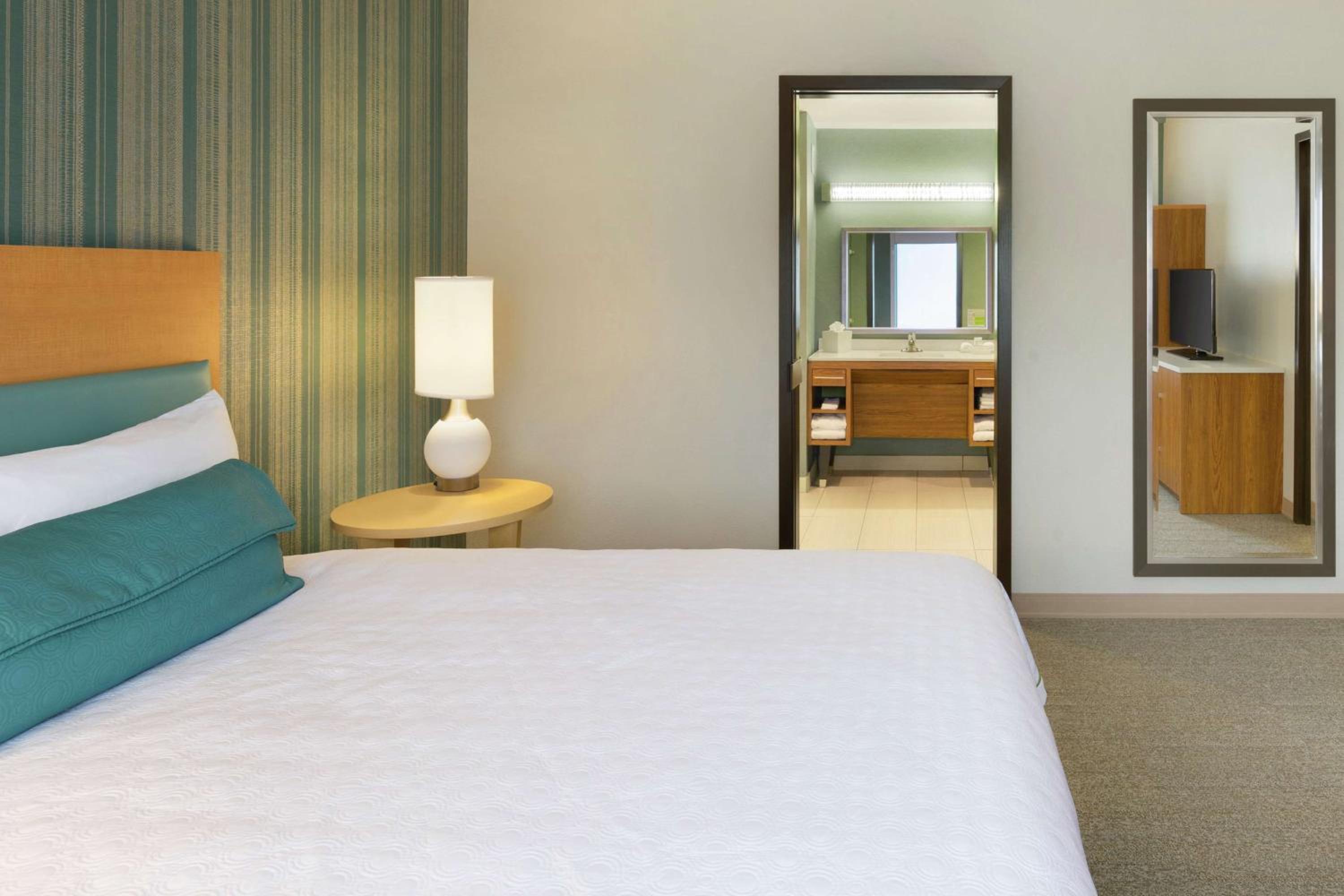Queen Studio with Two Queen Beds - Non-Smoking