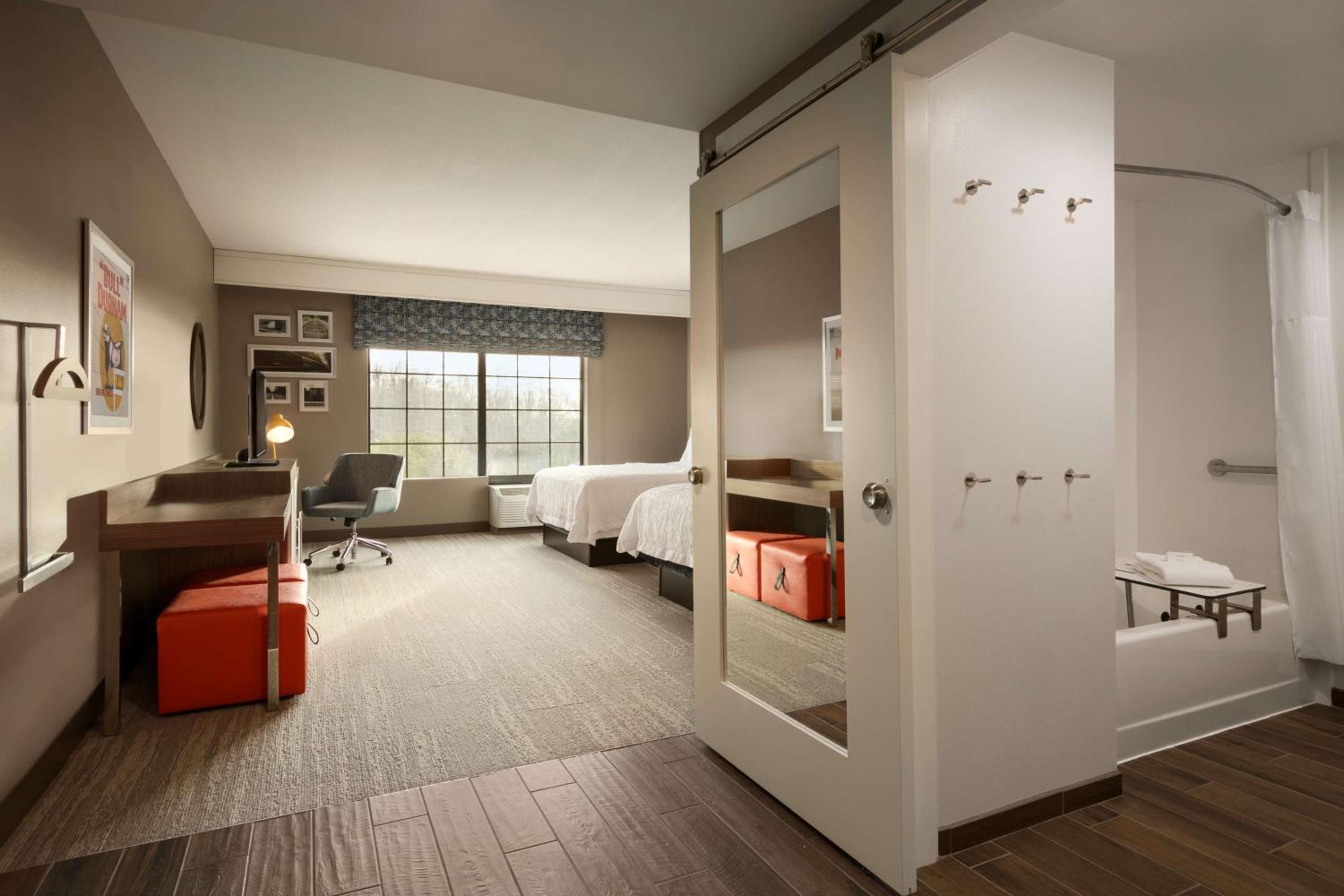 Queen Room with Two Queen Beds - Mobility and Hearing Access/Non-Smoking photo 1