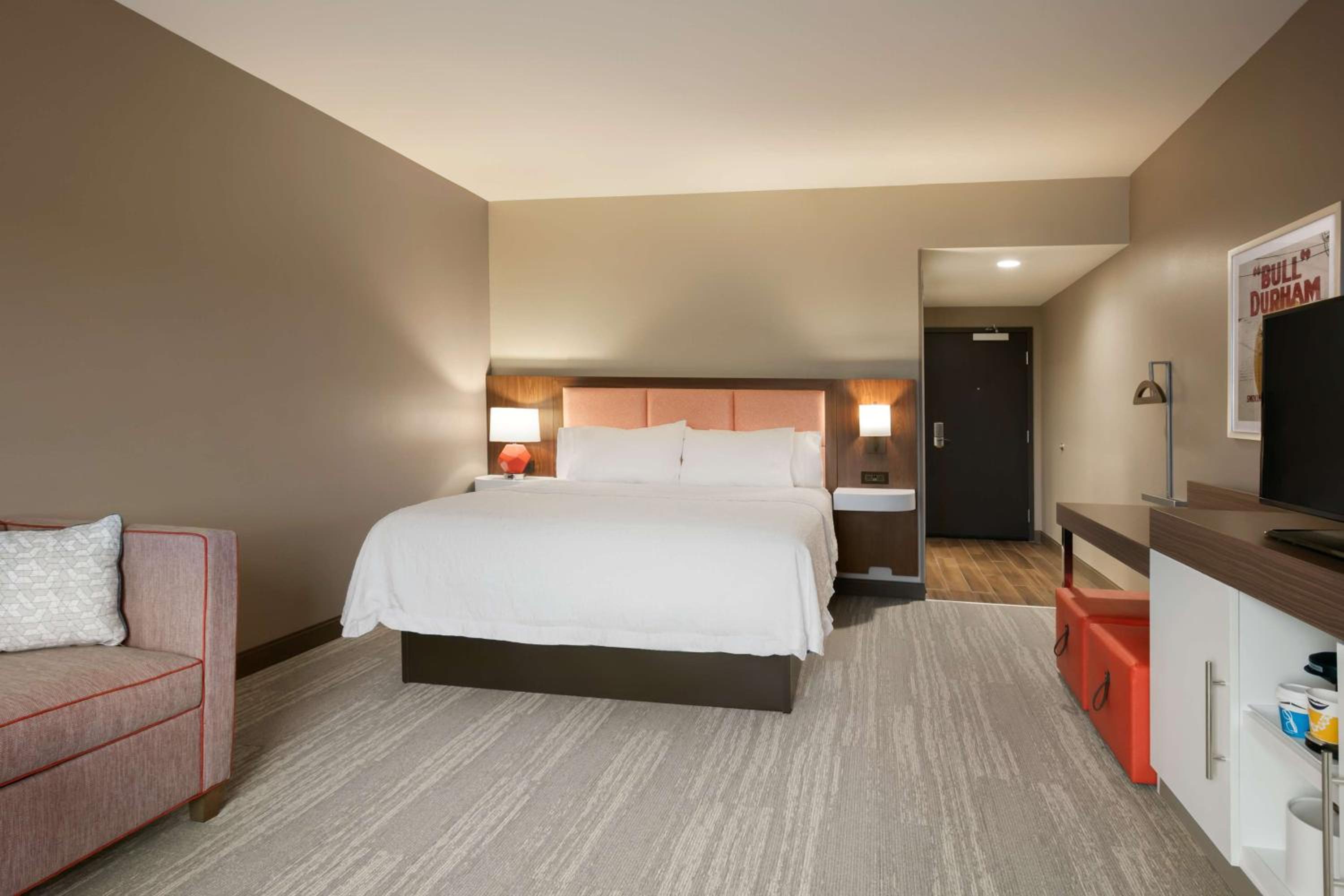 King Room with Roll In Shower - Mobility Accessible/ Non-Smoking photo 3
