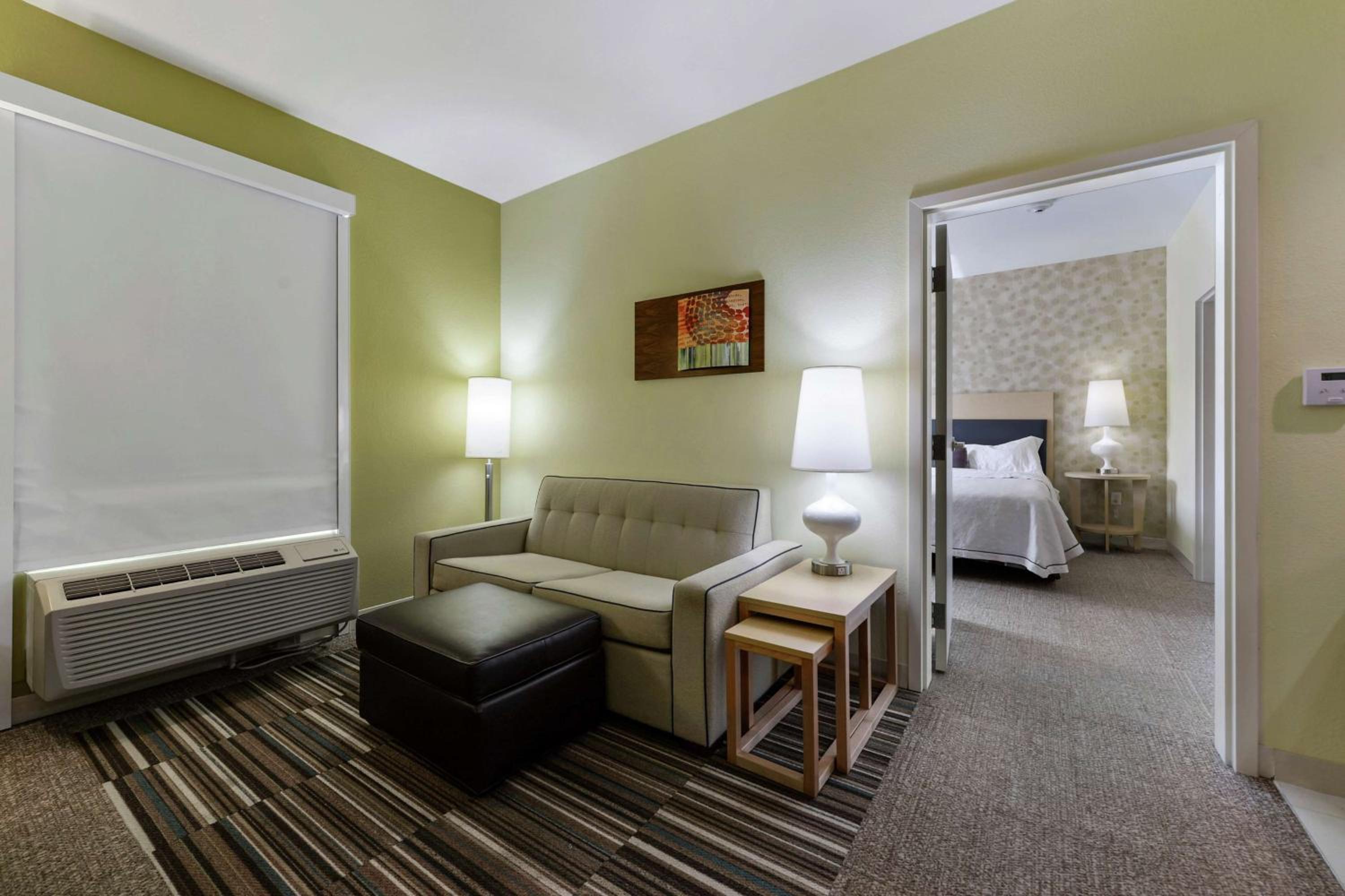 King Suite with Roll-In Shower - Mobility and Hearing Access/Non-Smoking photo 2