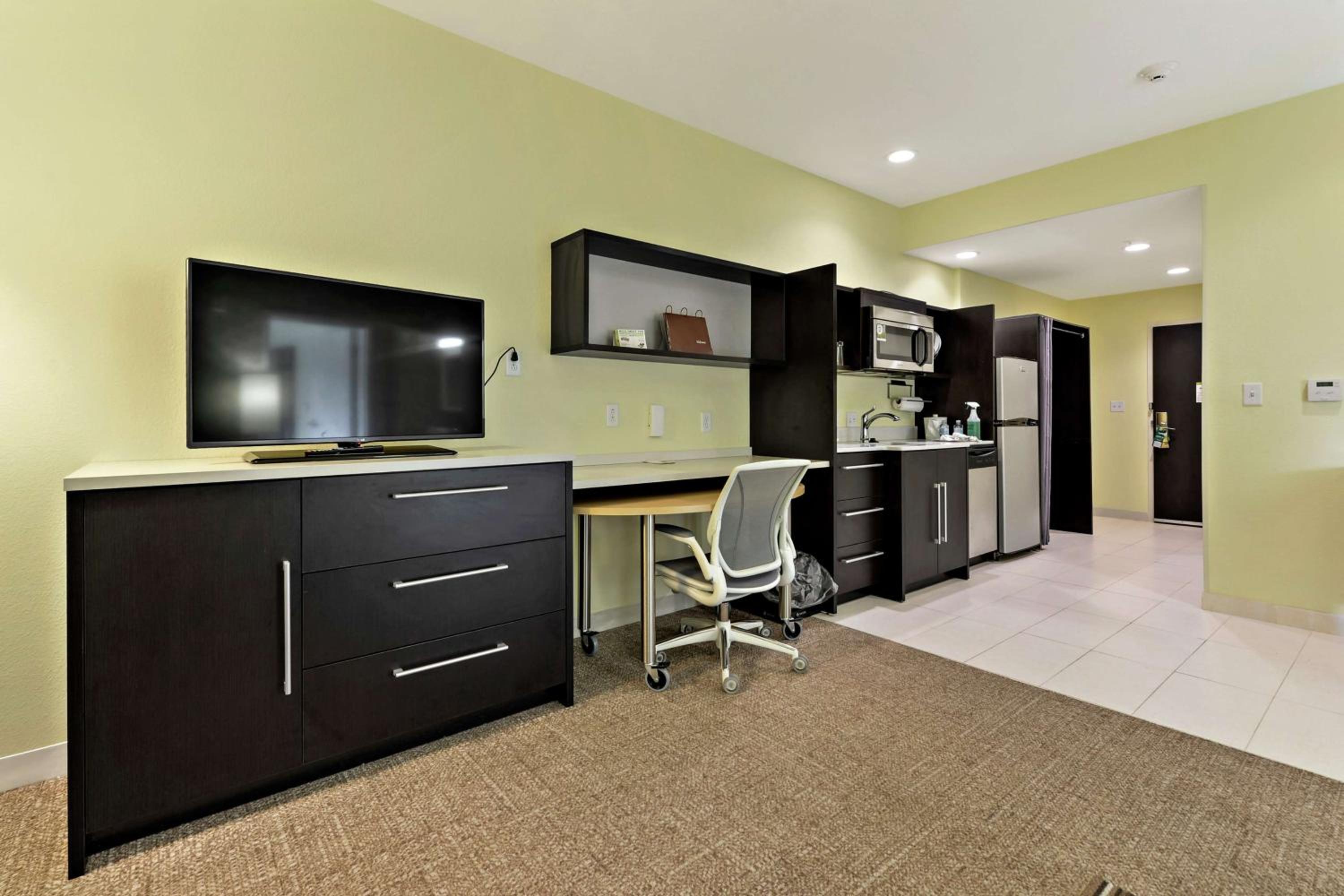 King Studio Suite - Hearing Accessible/Non-Smoking photo 3