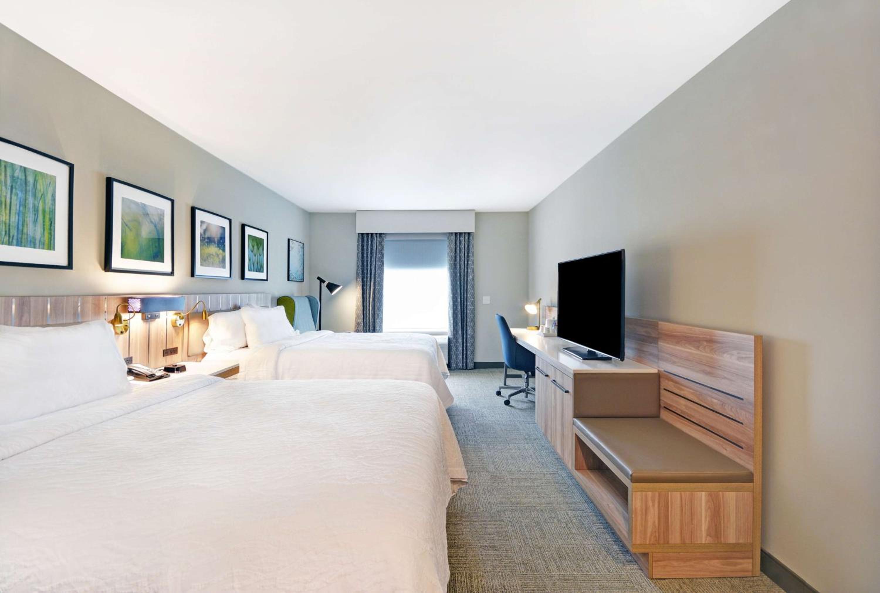 Queen Room with Two Queen Beds photo 1