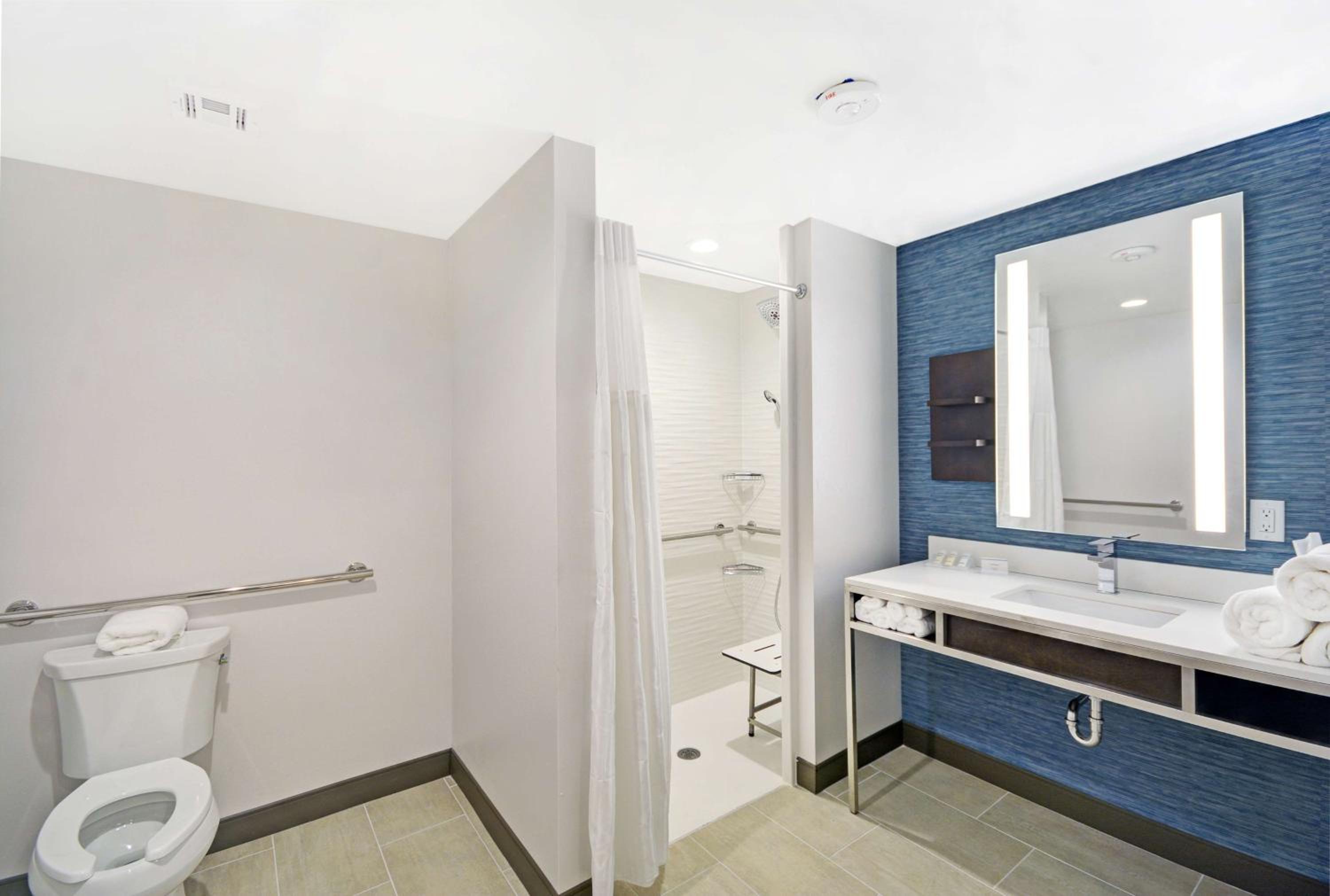 King Room - Mobility/Hearing Accessible photo 3