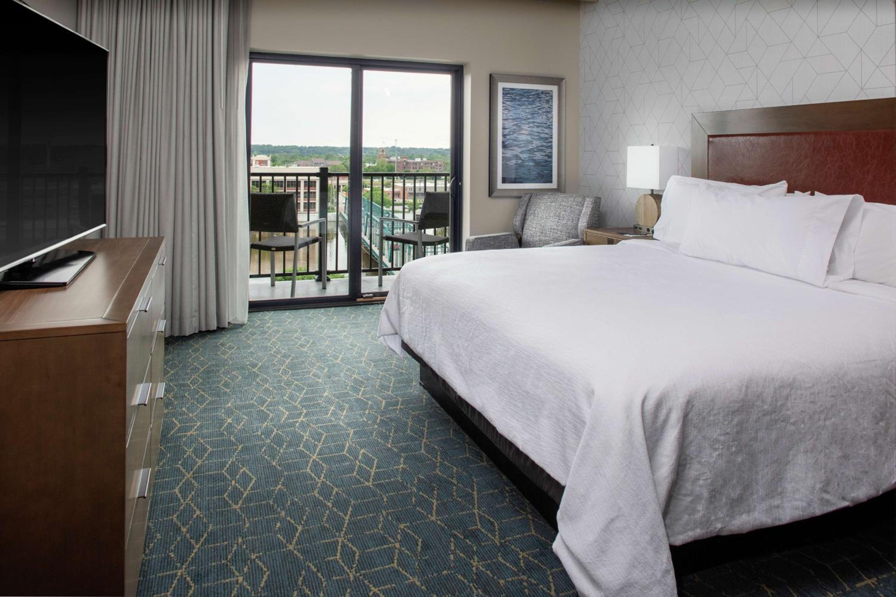 King Suite with Balcony and View - Photo 1
