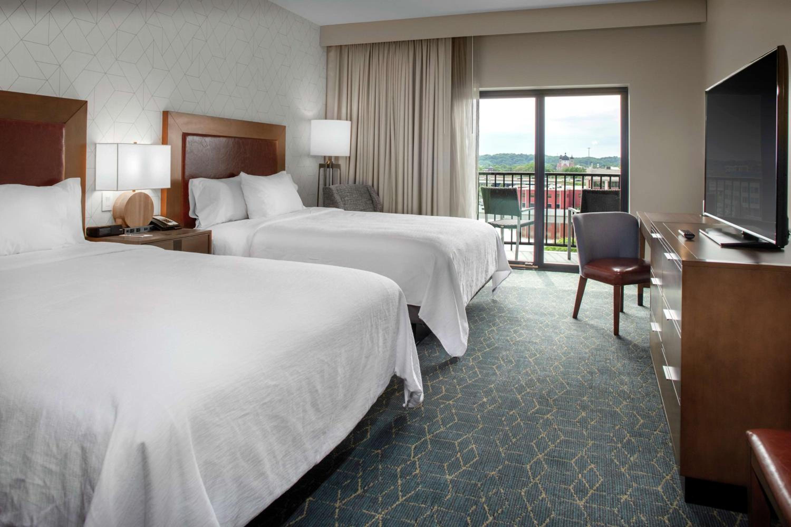 Two-Room Queen Suite with Two Queen Beds and View - Photo 5