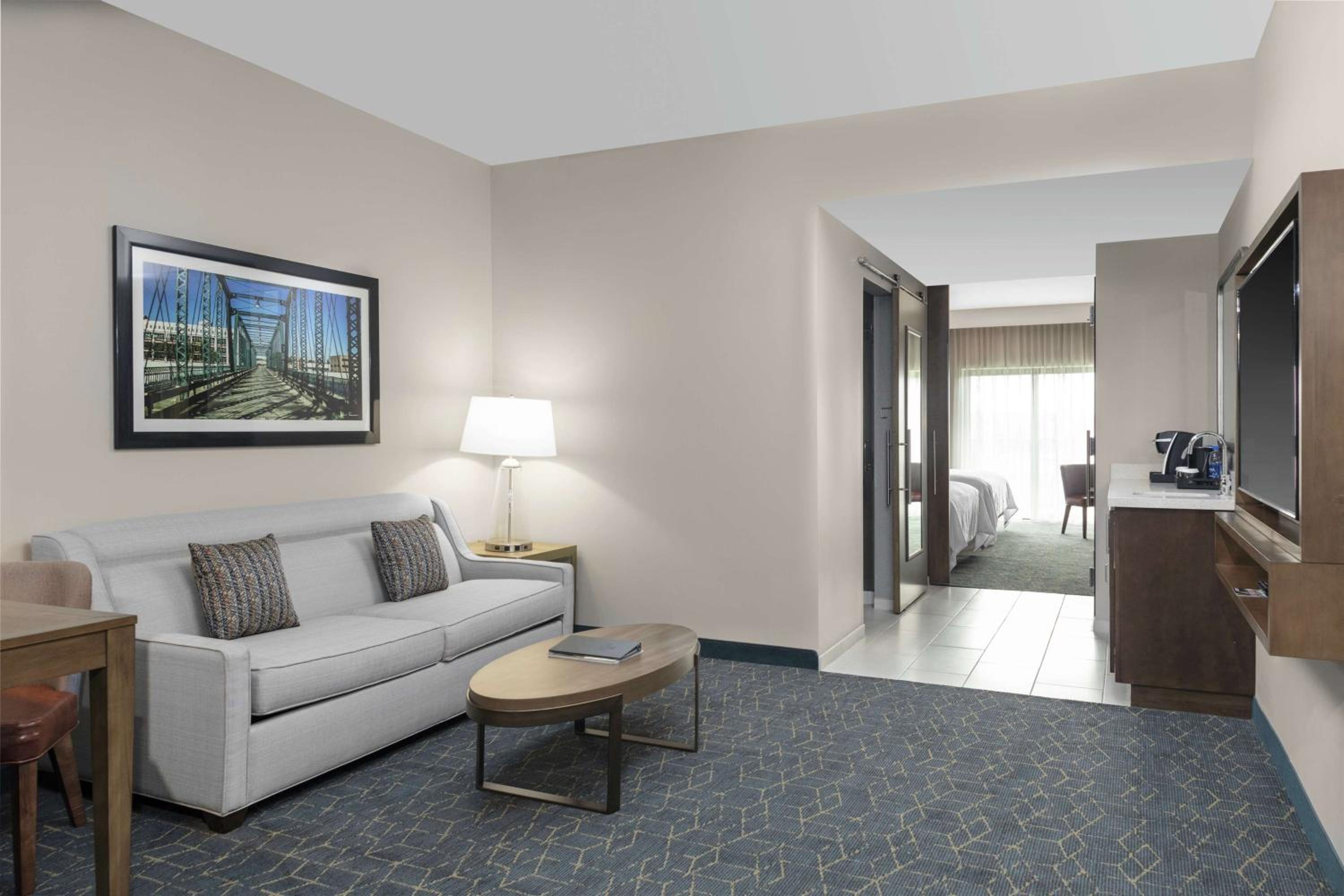 King Suite with Balcony and Bath Tub - Mobility Accessible - Photo 1