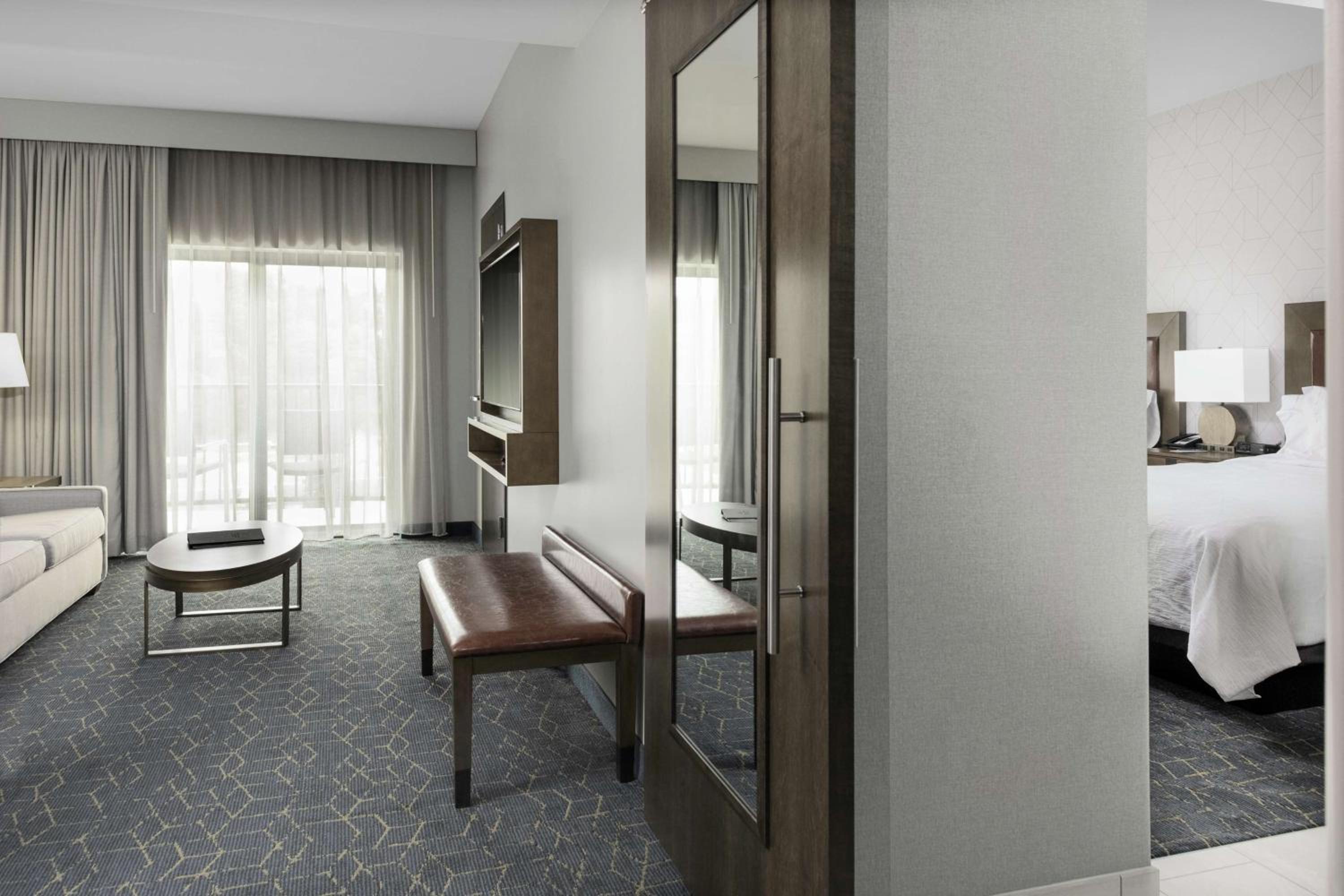 Two-Room Suite with Two Queen Beds - Photo 2