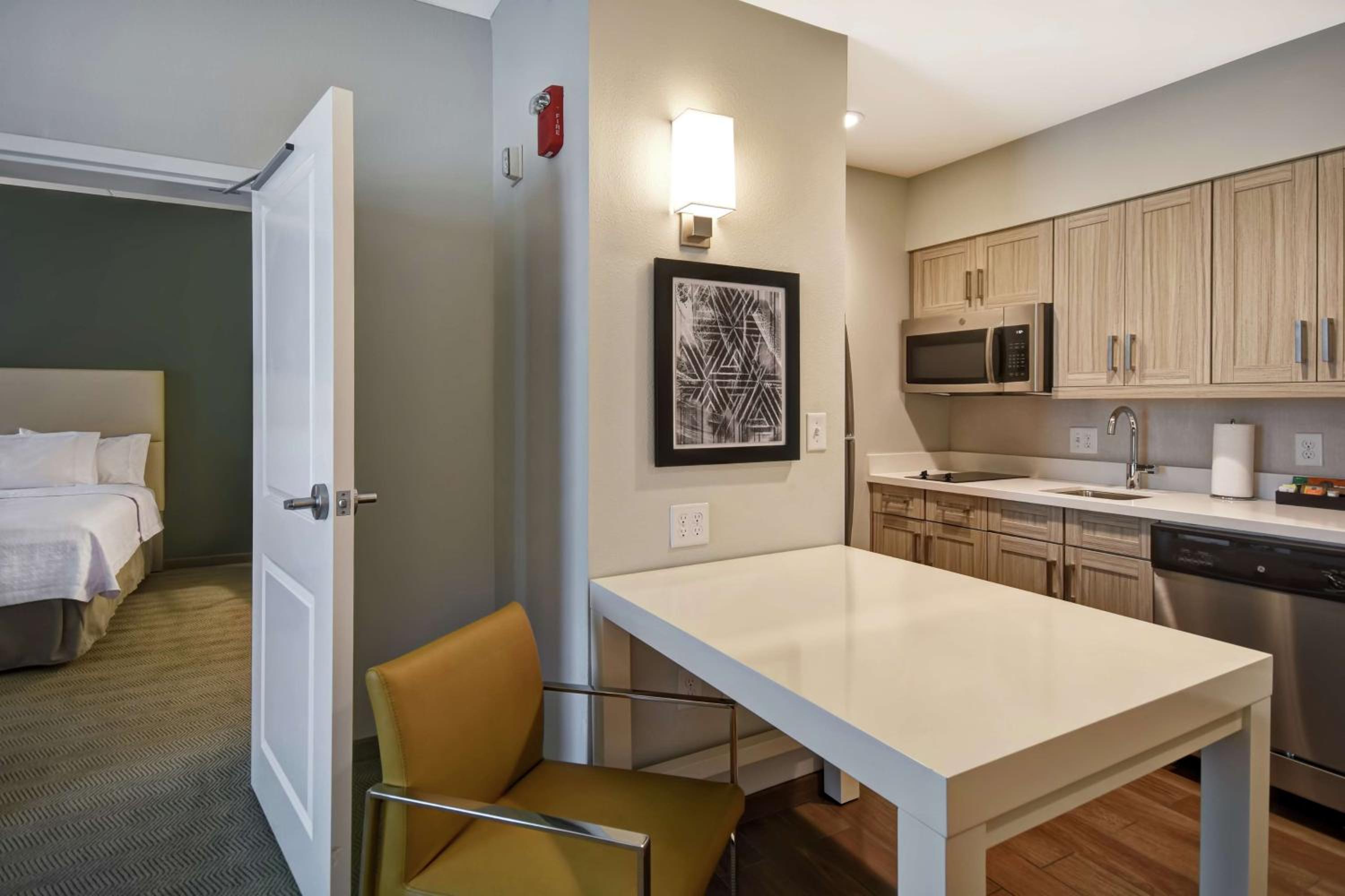 One-Bedroom King Suite - Non-Smoking - Photo 4