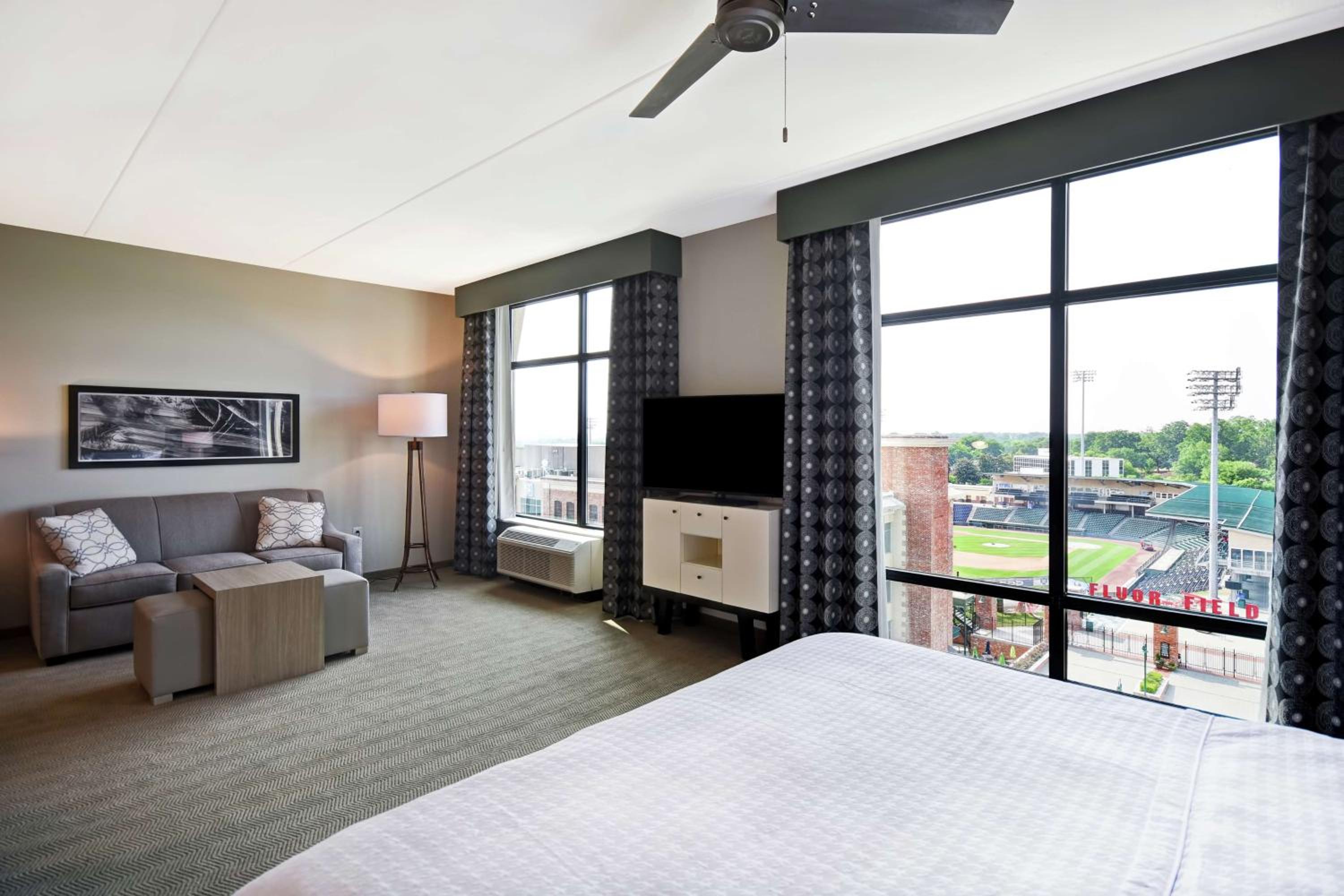 King Studio Suite with Ballpark View - Non-Smoking - Photo 3
