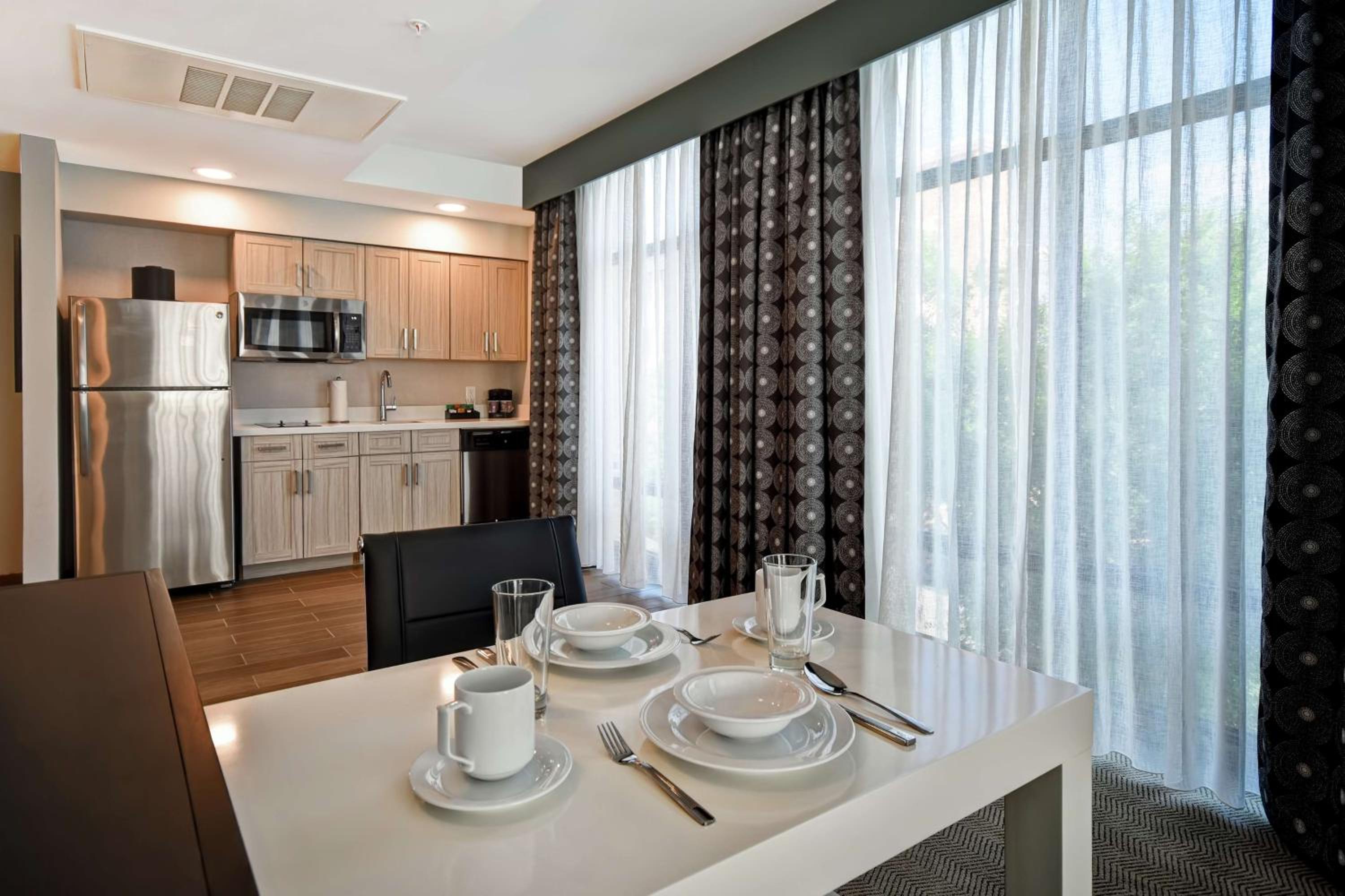 One-Bedroom King Suite - Non-Smoking - Photo 6