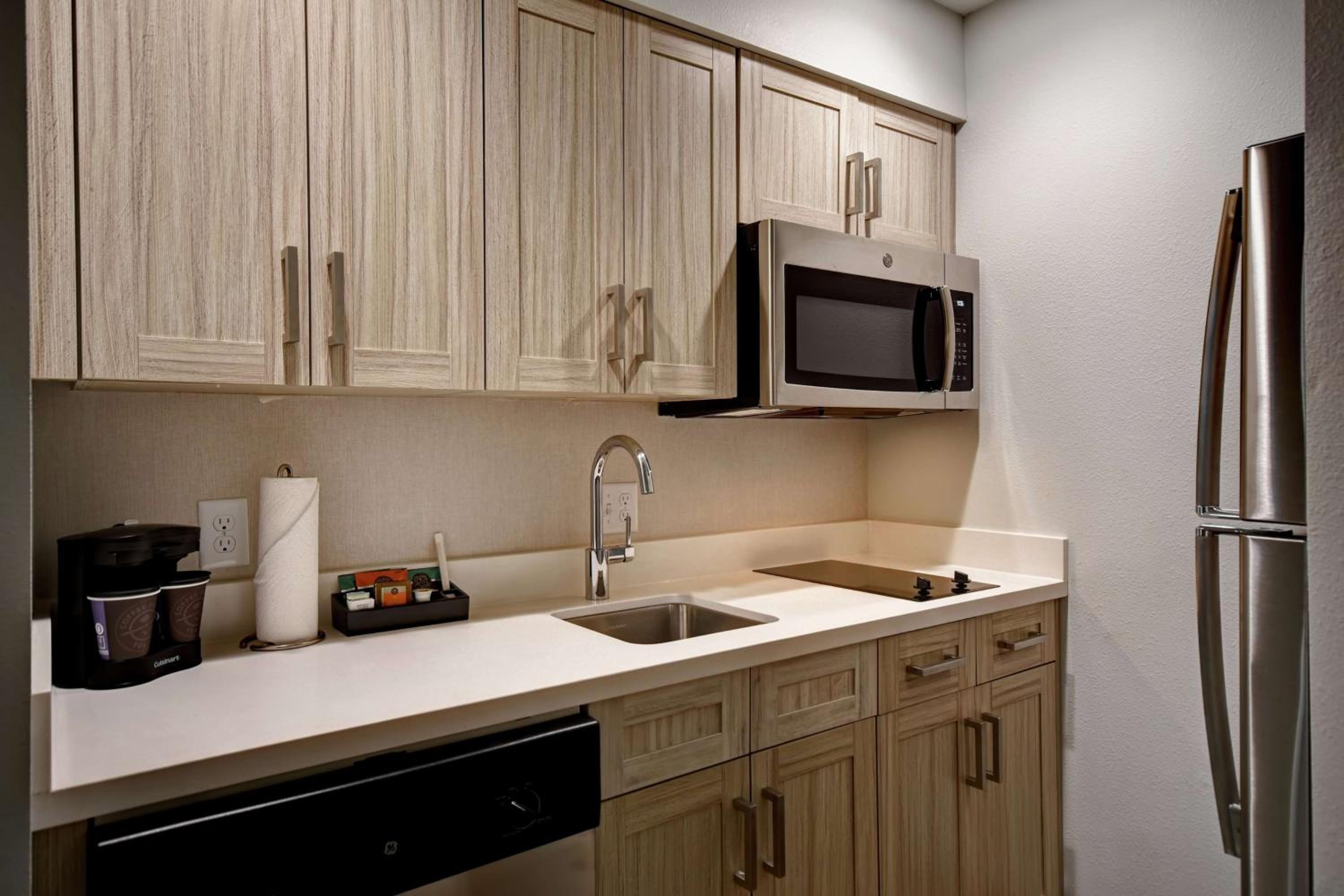 King Studio Suite - Non-Smoking - Photo 3