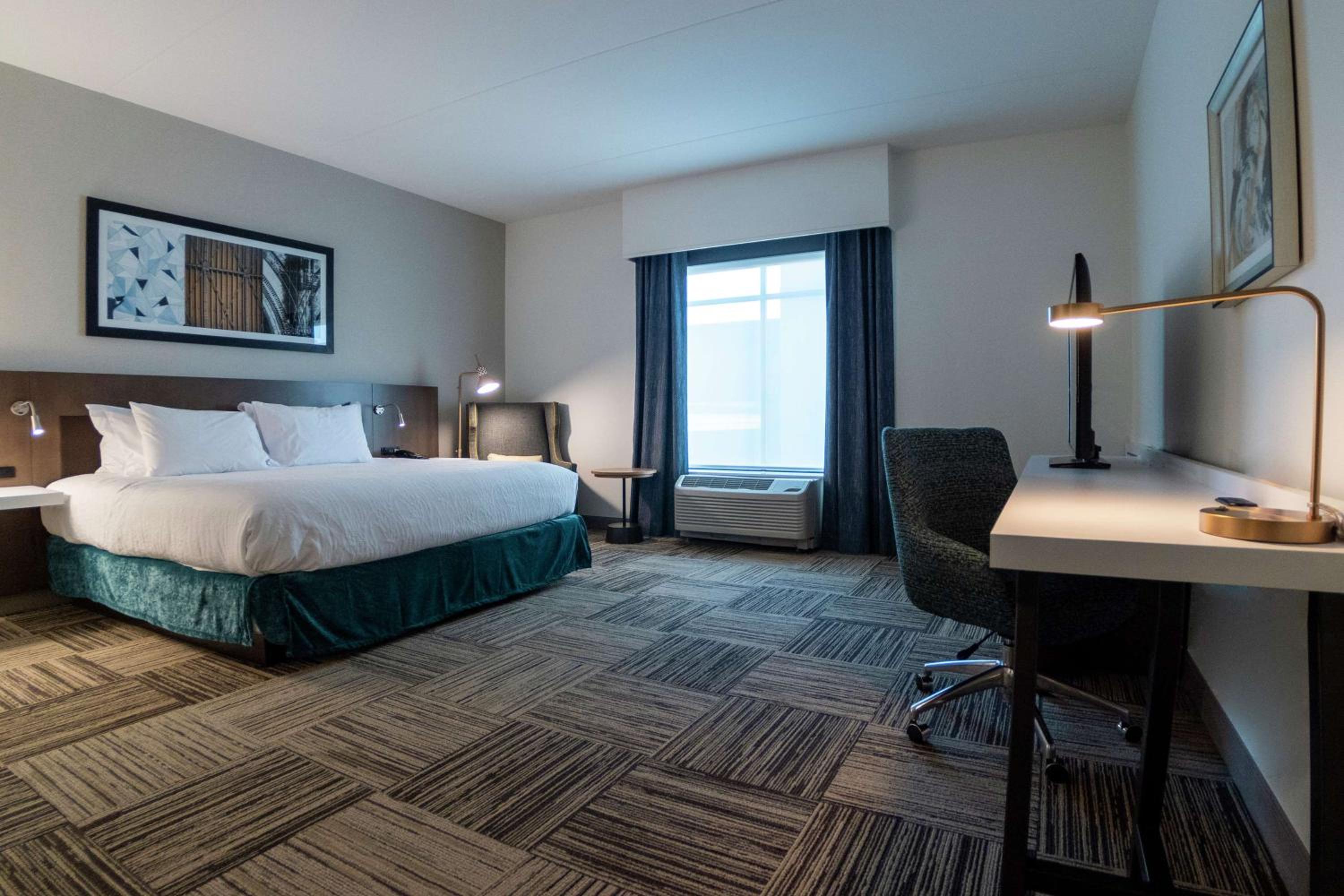Deluxe King Room photo 1