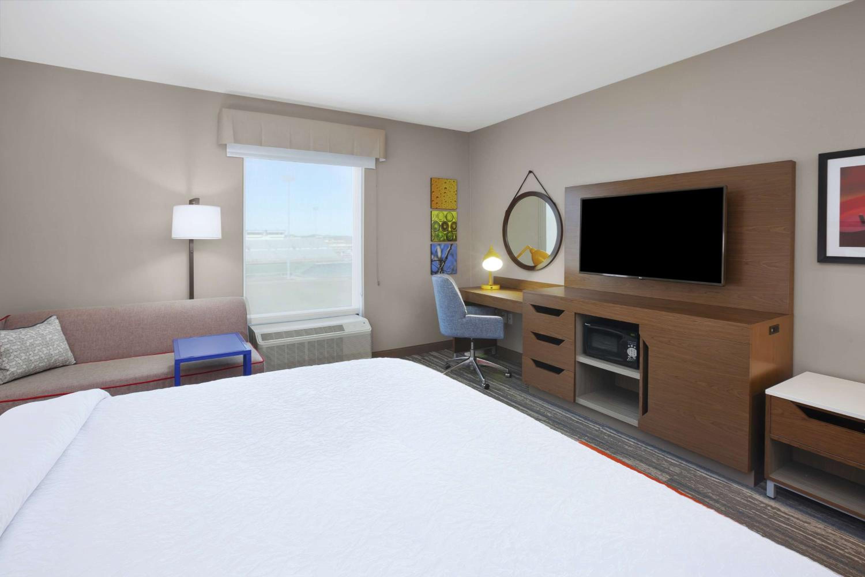 King Room - Non-Smoking - Photo 1
