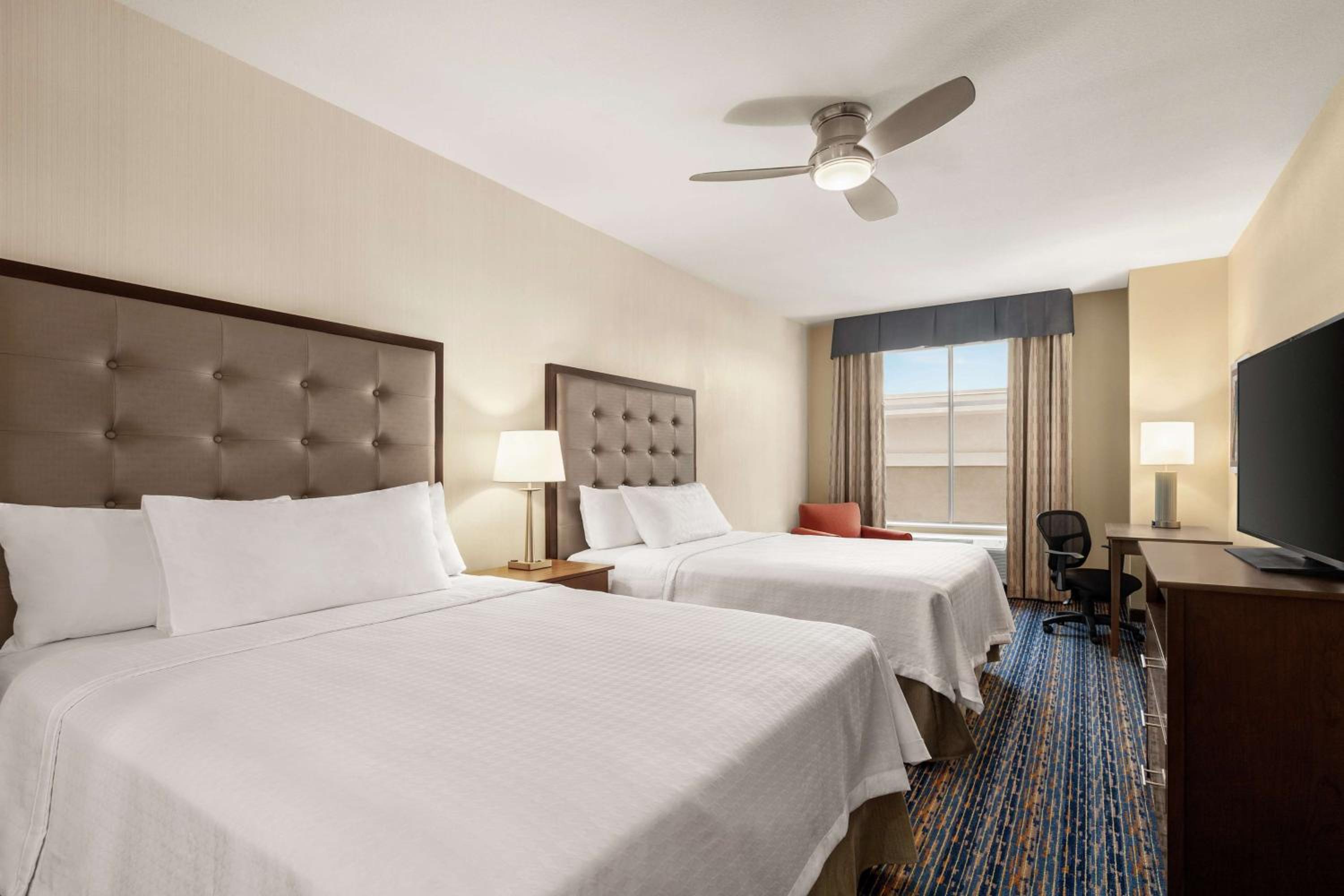 One-Bedroom Queen Suite with Two Queen Beds - Non-Smoking - Photo 3