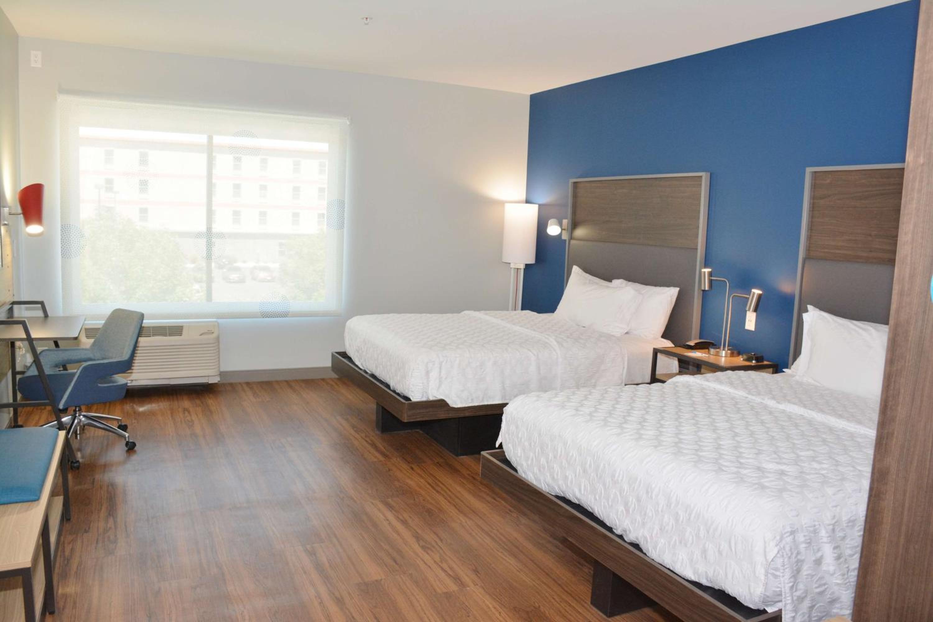Queen Room with Two Queen Beds and Roll-In Shower - Mobility Access - Photo 2