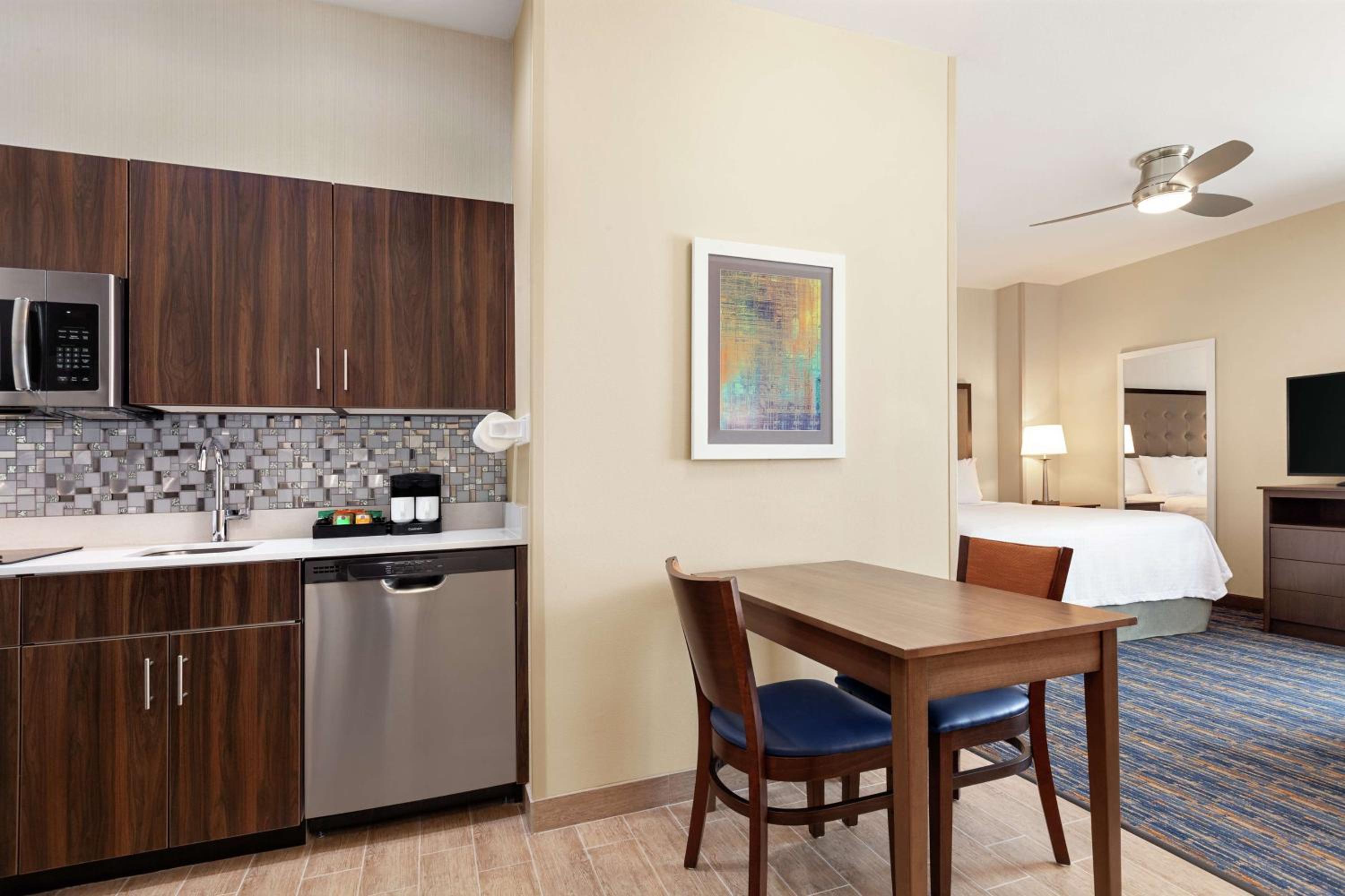 King Studio Suite - Non-Smoking - Photo 5