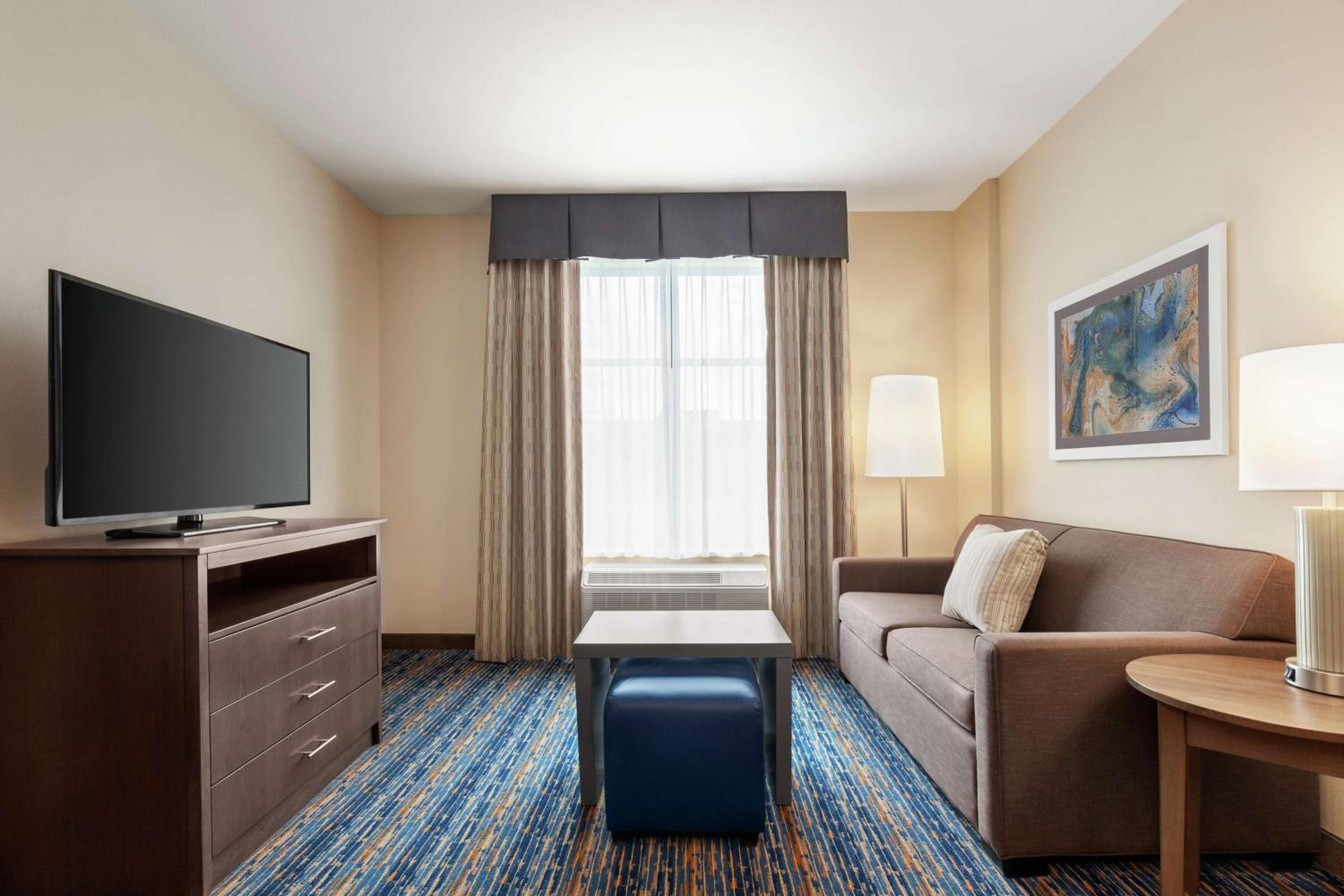 One-Bedroom King Suite - Non-Smoking - Photo 2