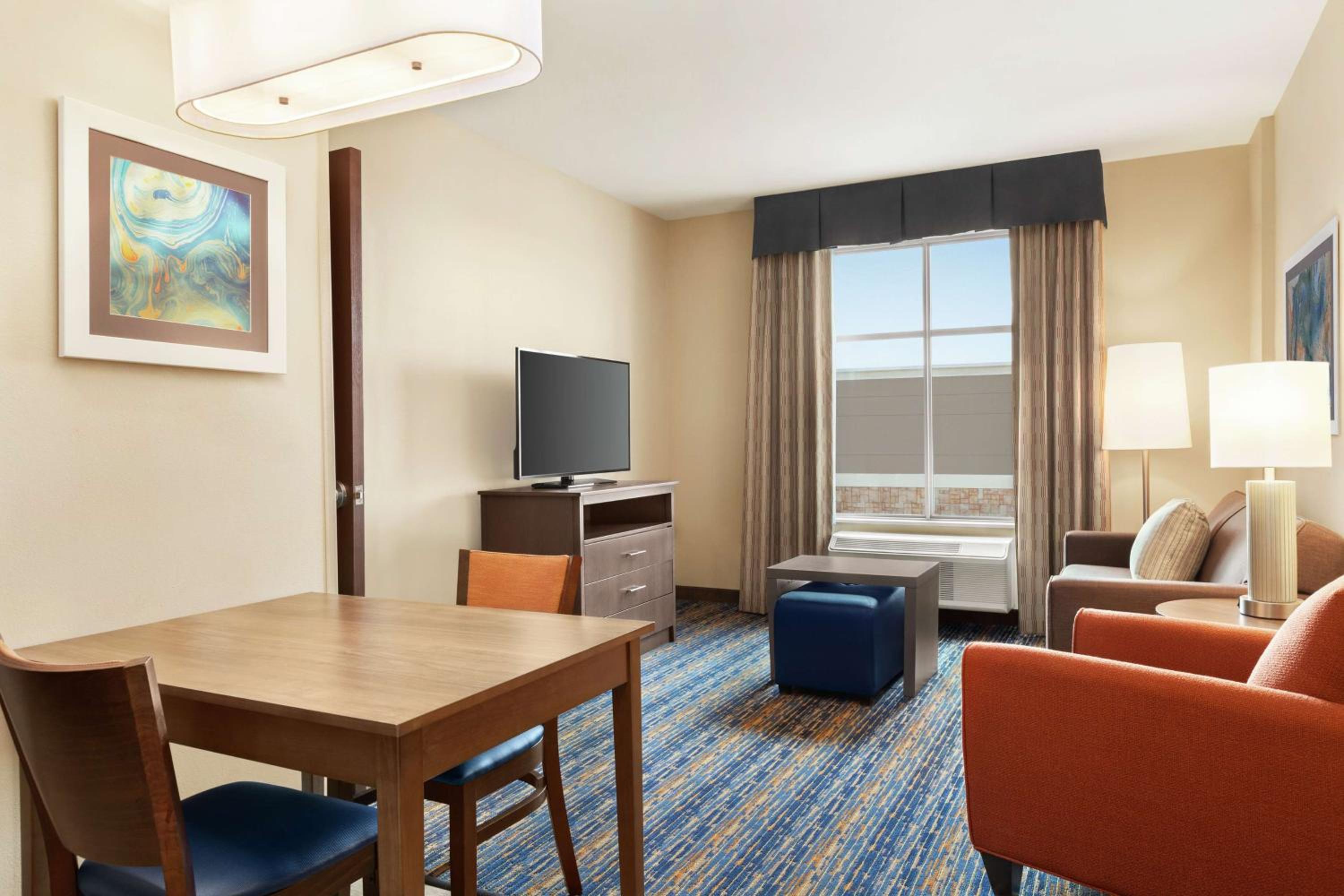 One-Bedroom King Suite - Non-Smoking - Photo 3