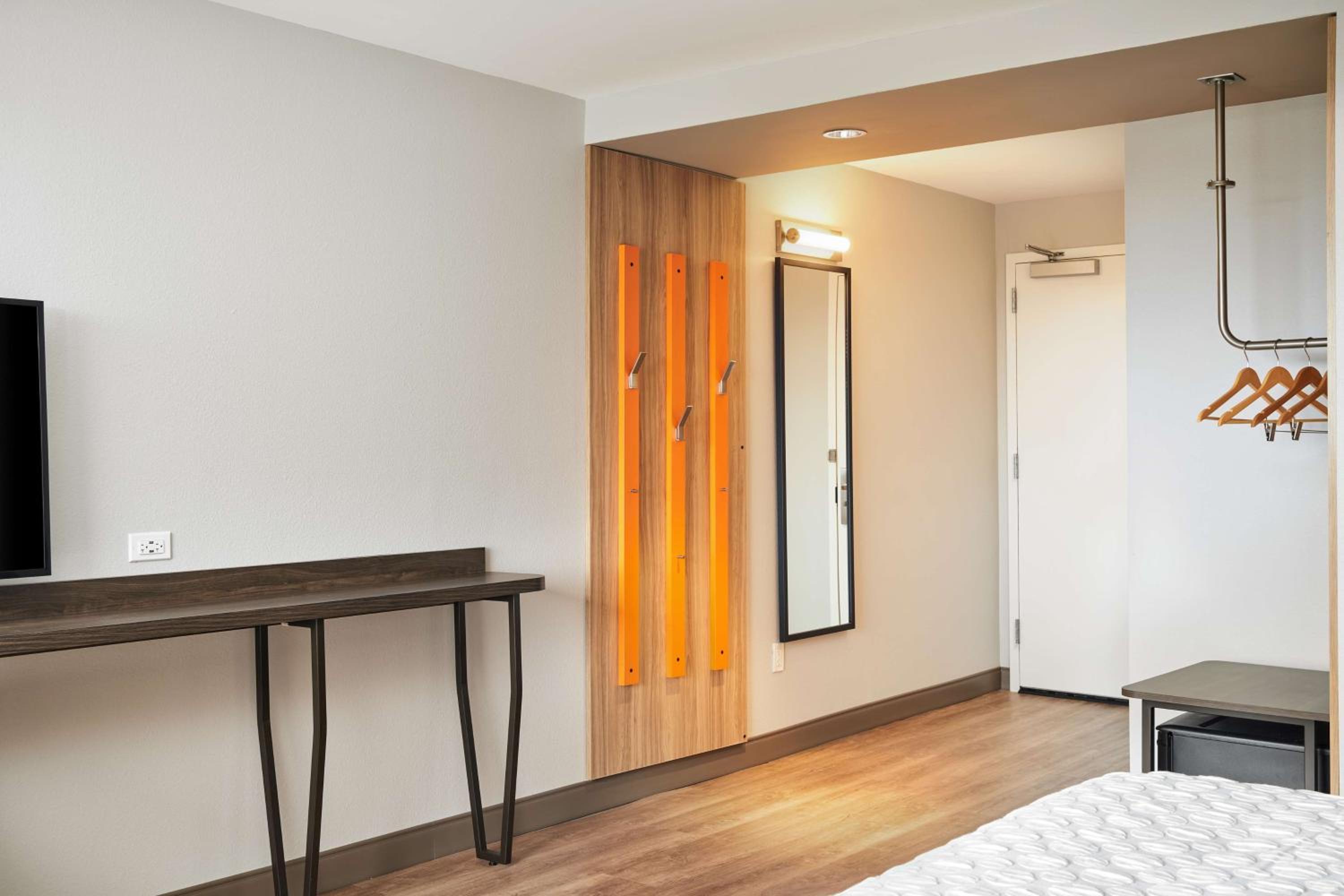 Queen Room with Two Queen Beds - Mobility Access - Photo 3