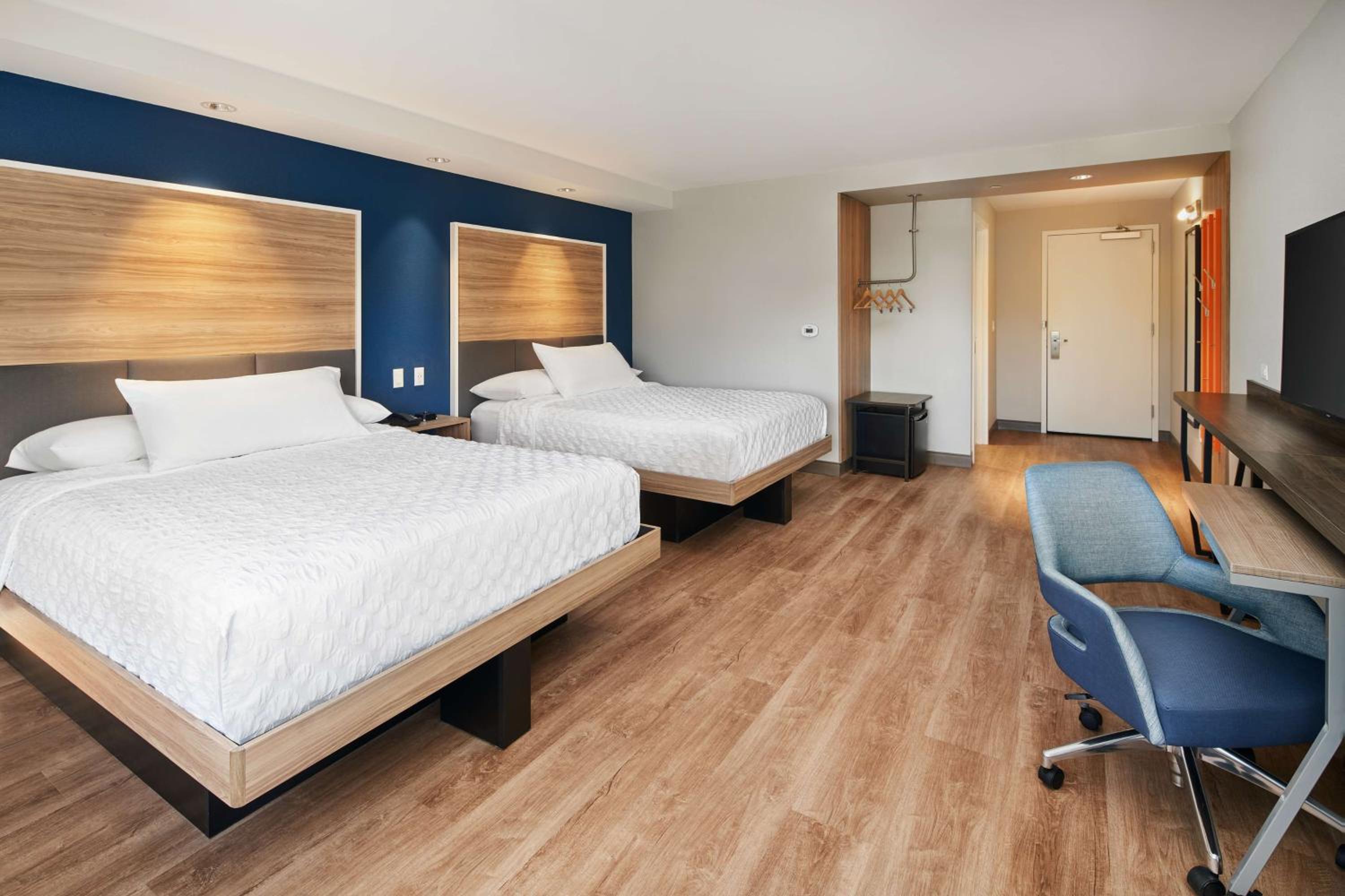 Queen Room with Two Queen Beds - Mobility Access - Photo 5