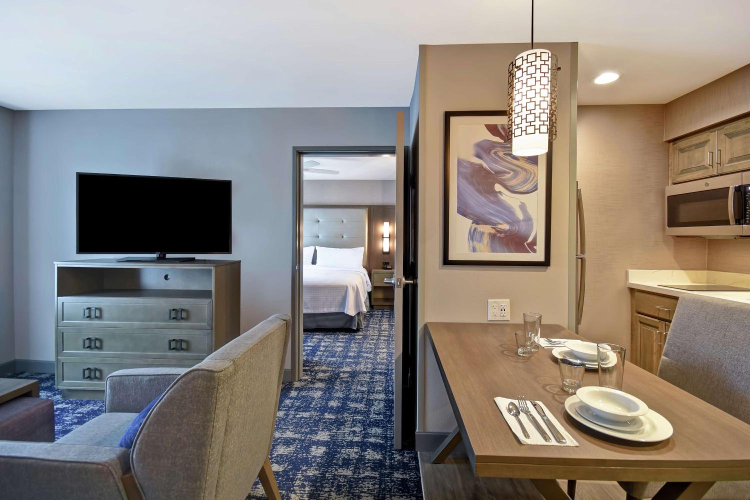One-Bedroom Queen Suite with Two Queen Beds - Non-Smoking - Photo 3