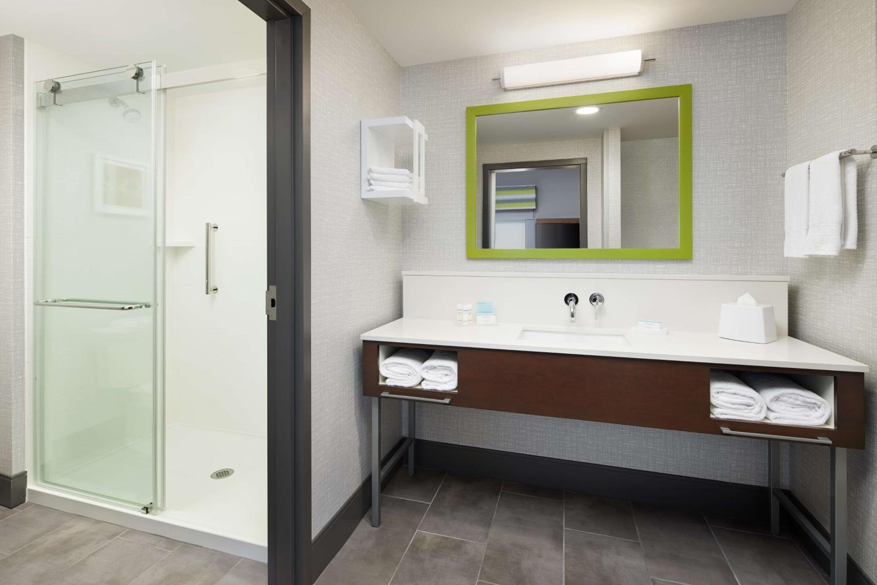 King Studio Suite - Non-Smoking - Photo 6