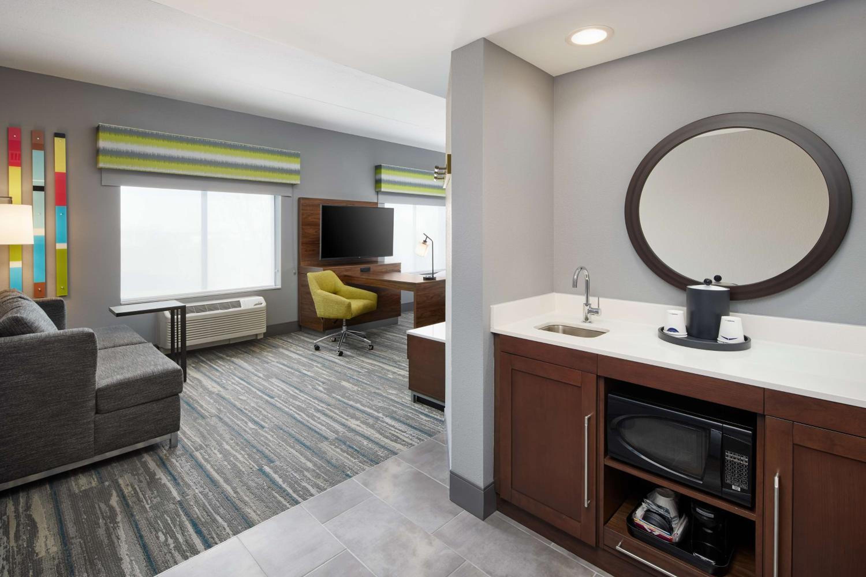 King Studio Suite - Non-Smoking - Photo 5