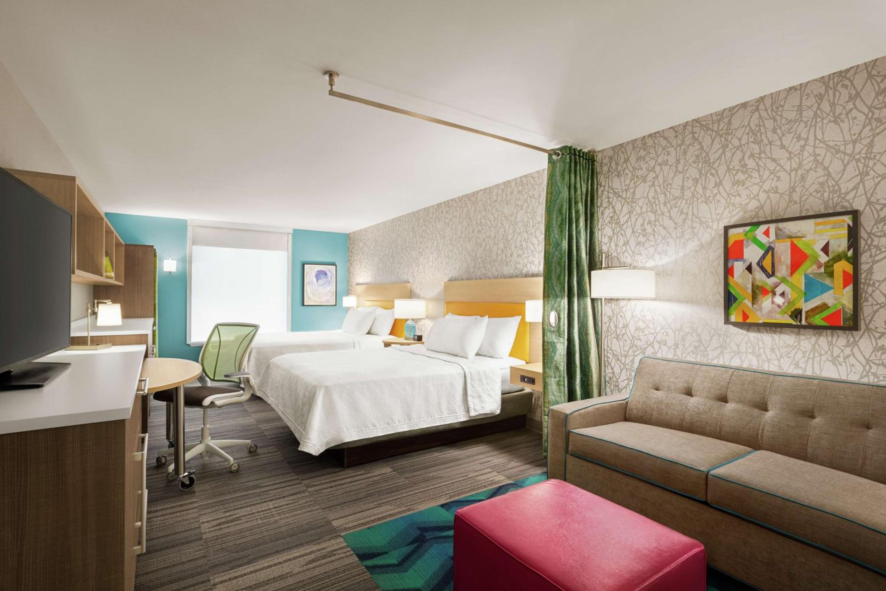 Queen Studio with Two Queen Beds - Non-Smoking photo 3