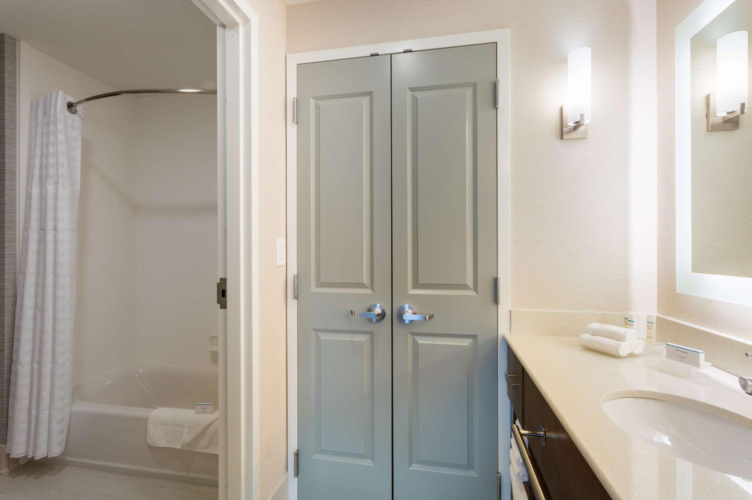 One-Bedroom King Suite - Photo 6