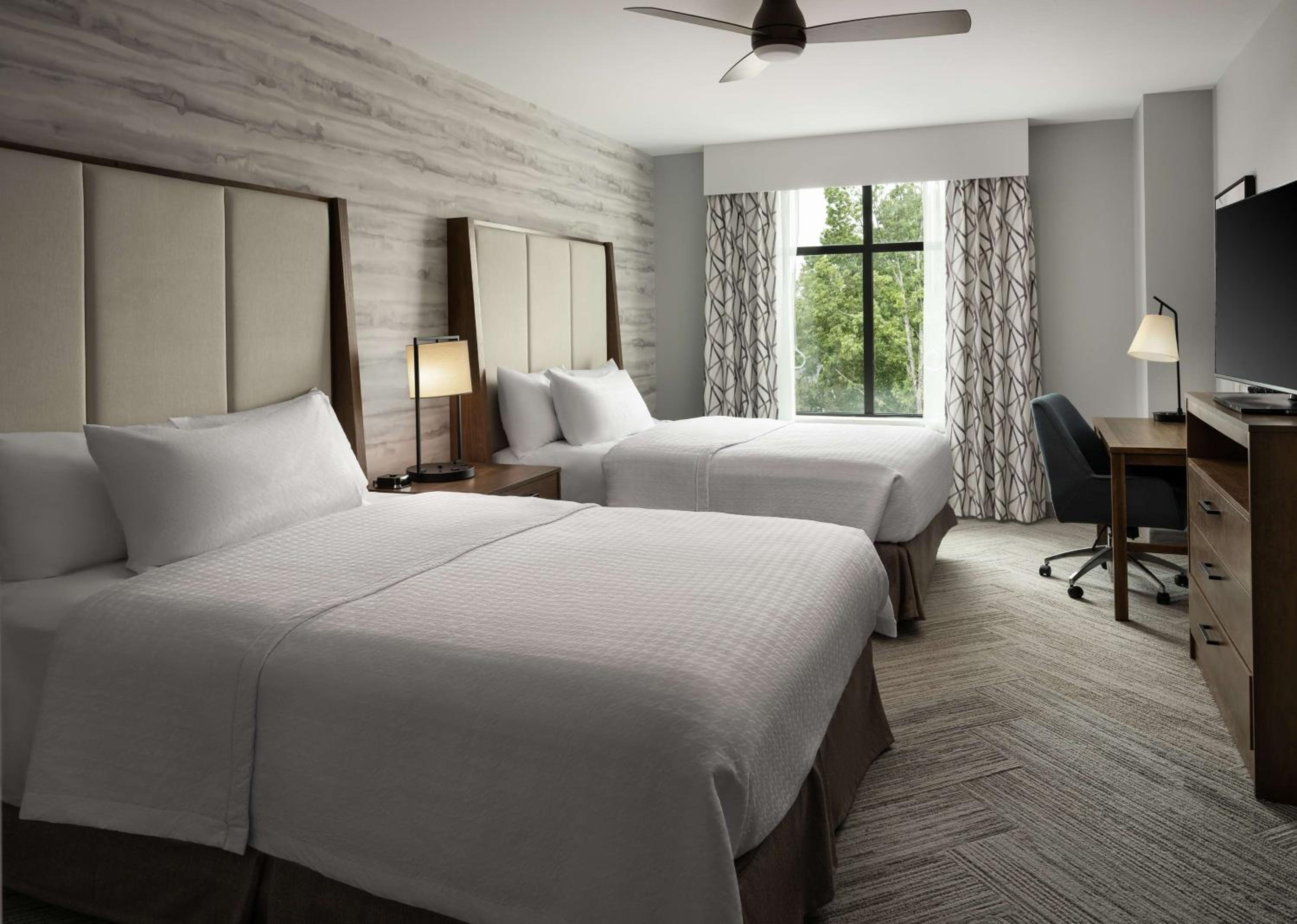 One-Bedroom Queen Suite with Two Queen Beds - Non-Smoking - Photo 1