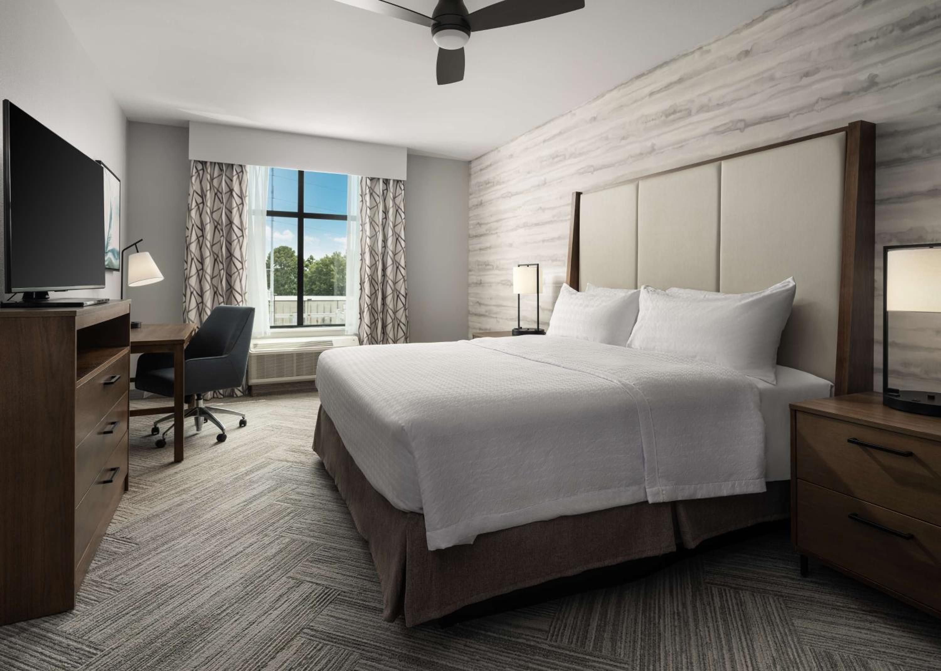 One-Bedroom King Suite - Non-Smoking - Photo 1
