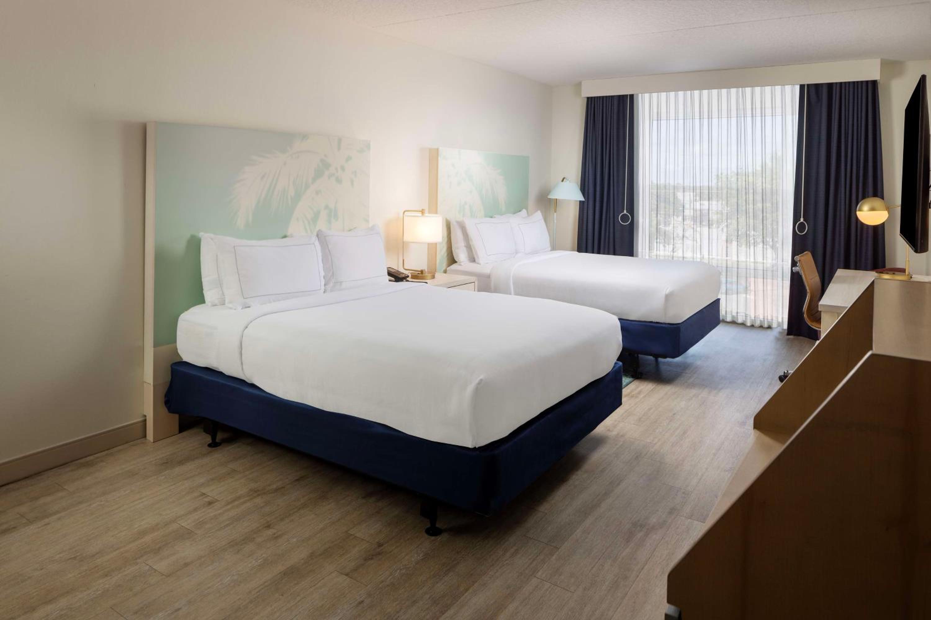 Queen Room with Two Queen Beds and Shower photo 2