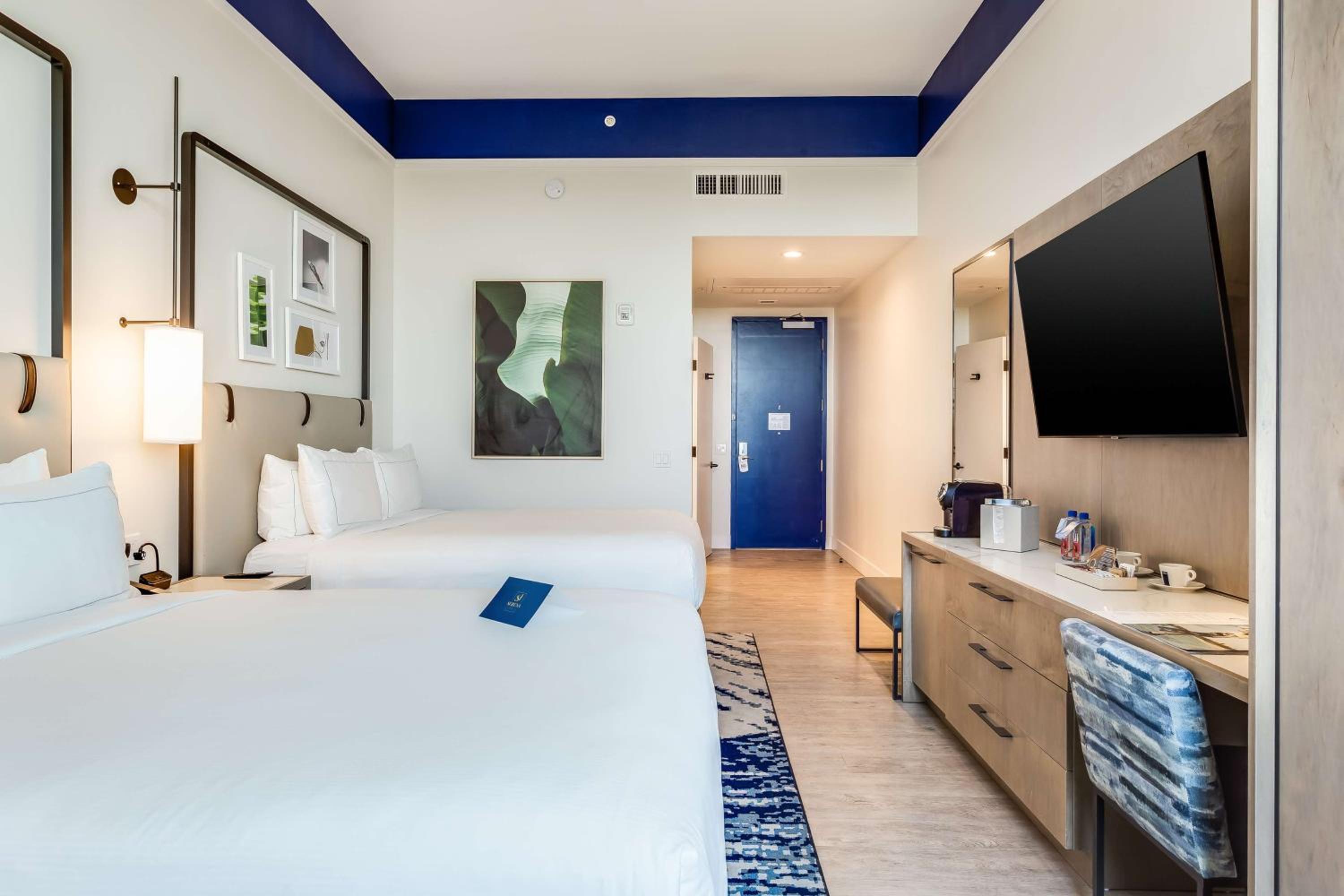 Queen Room with Two Queen Beds - Photo 3
