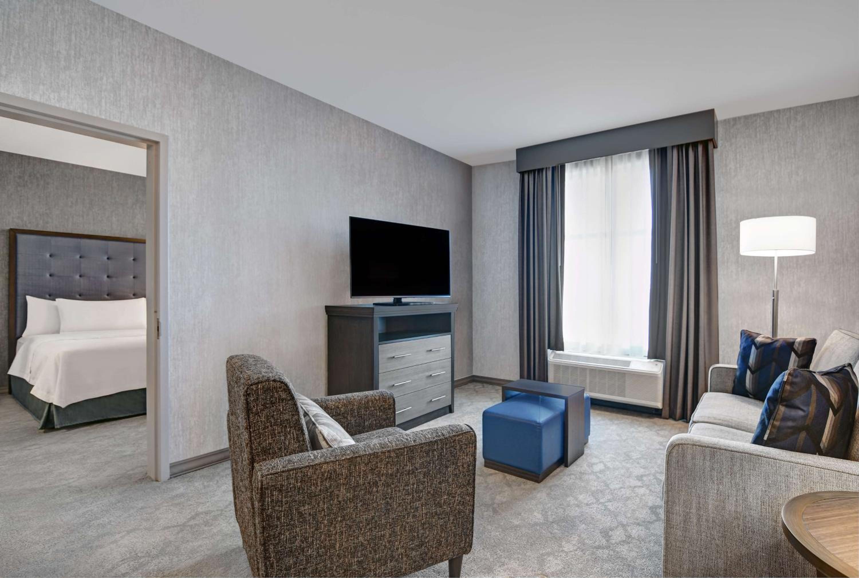 One-Bedroom Queen Suite with Two Queen Beds - Non-Smoking - Photo 4